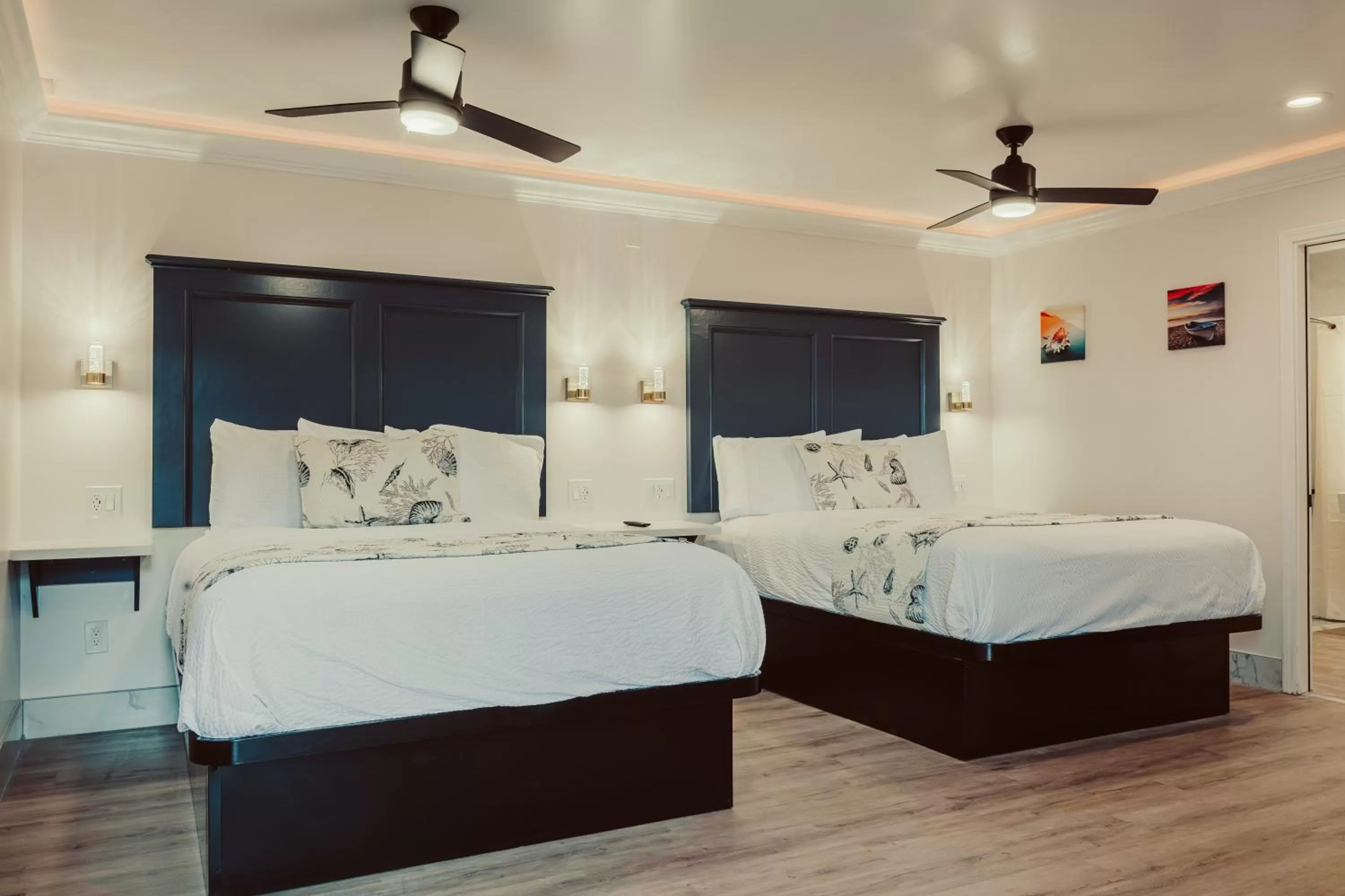 Bed in Blufftop Inn & Suites - Wharf/Restaurant District