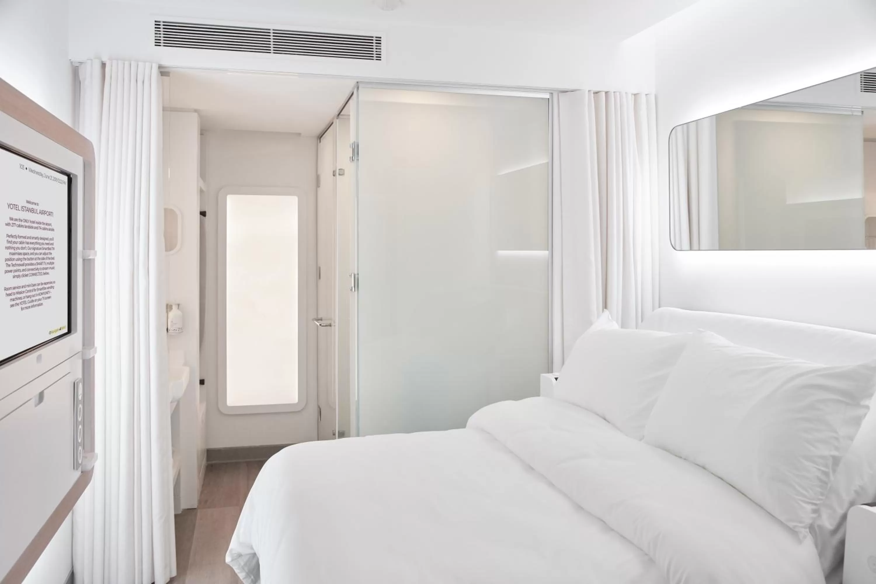 Shower, Bed in YOTEL Istanbul Airport, City Entrance