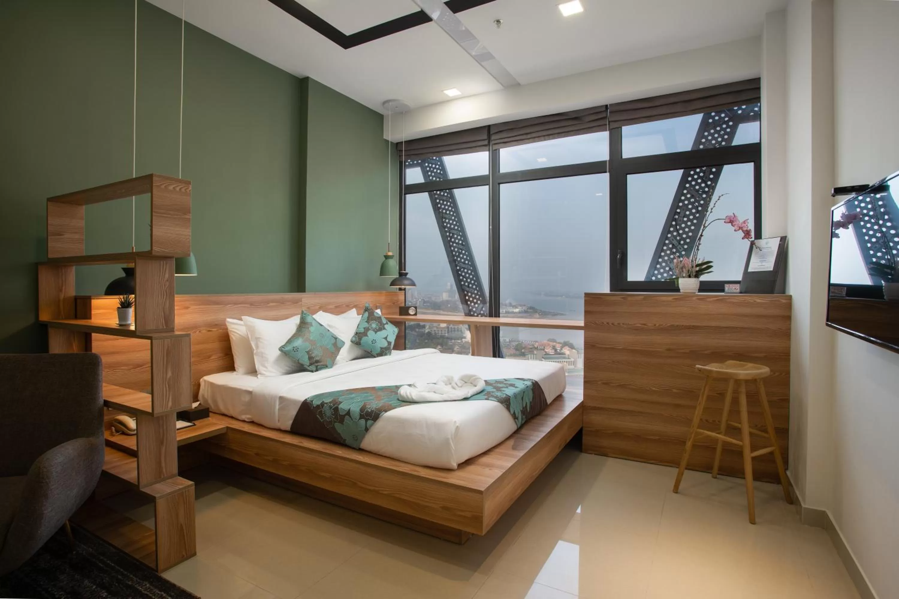 Photo of the whole room, Bed in The Snowbell Hotel