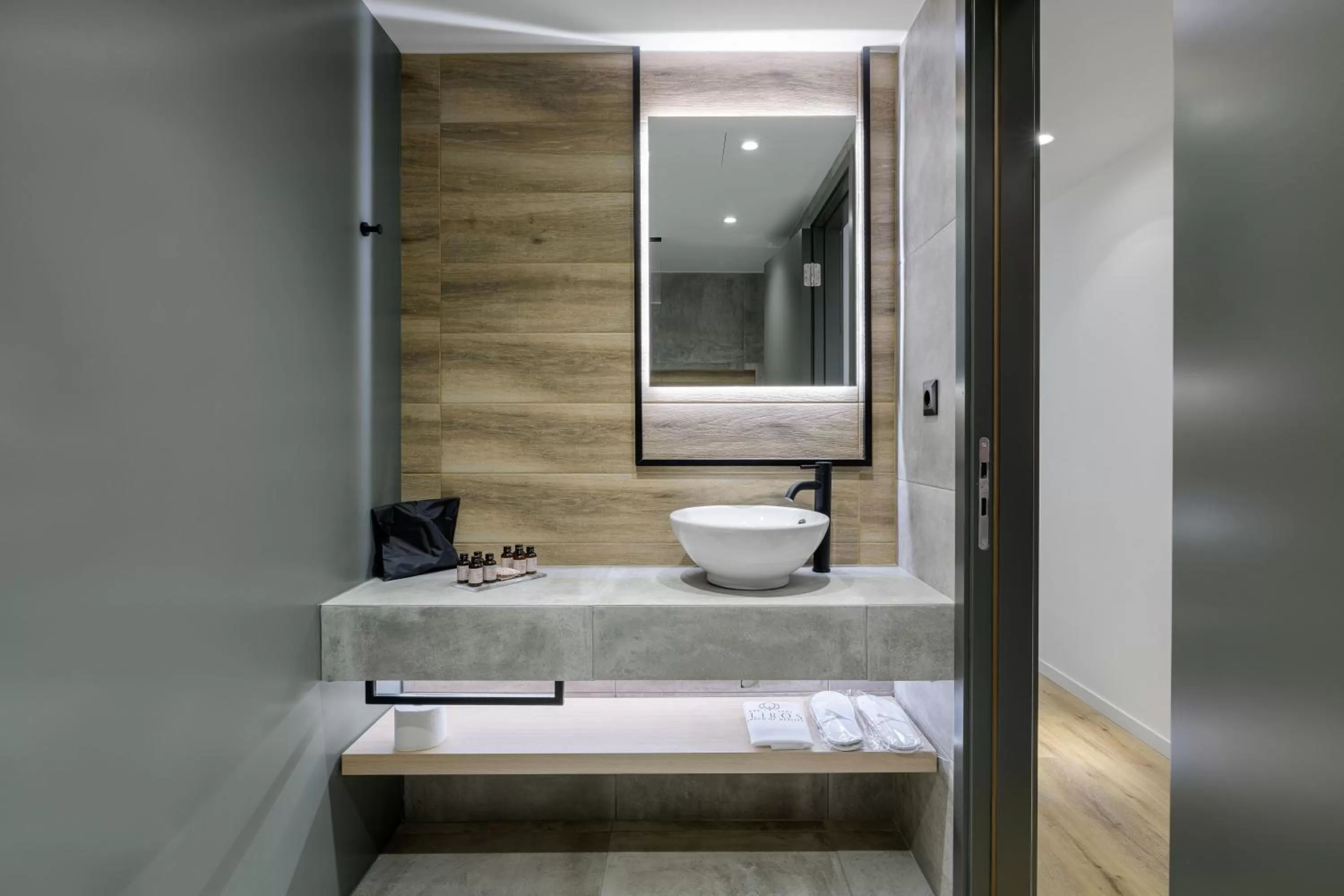 Acropolis Magenta Luxury Suites