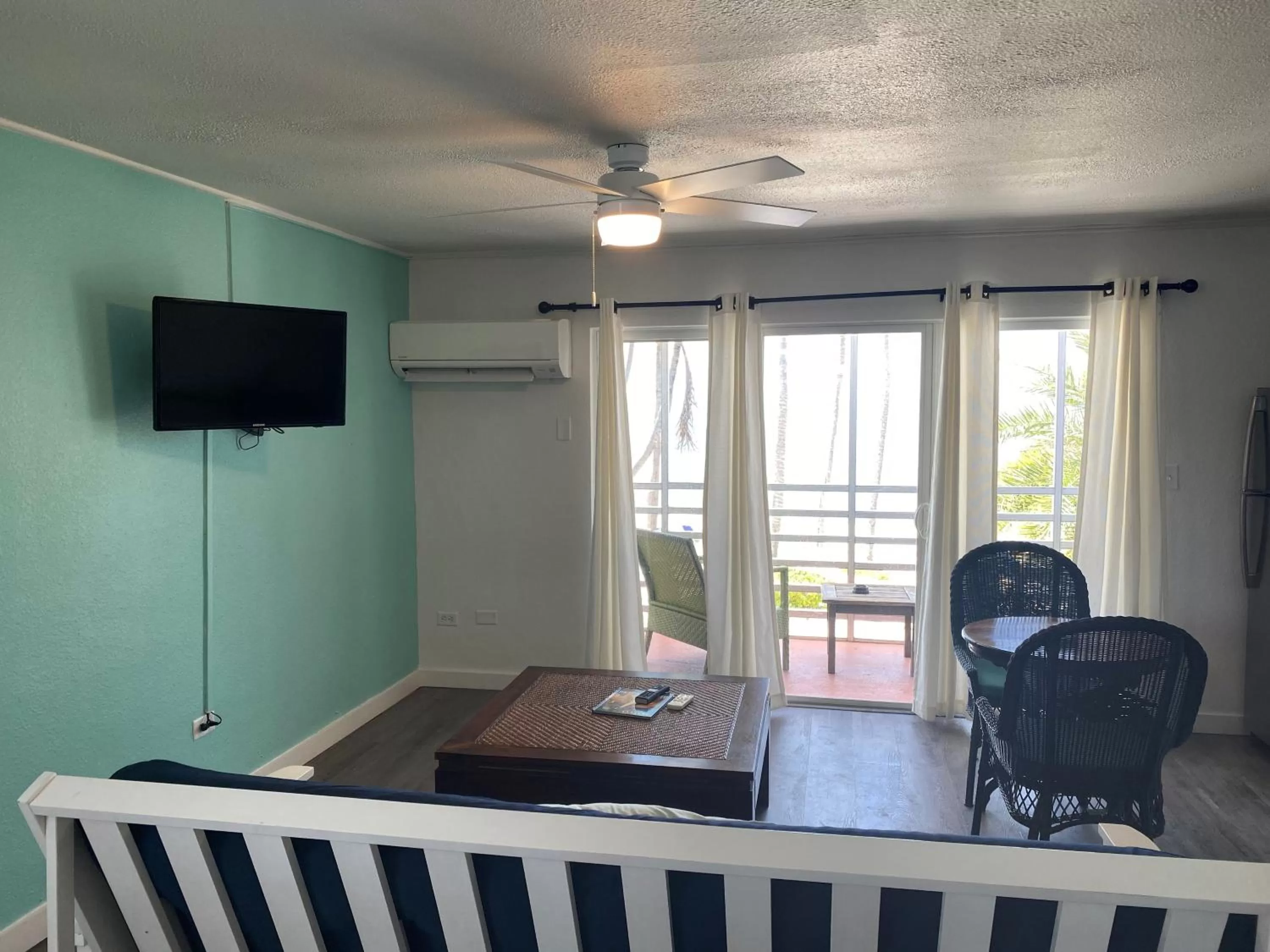 Photo of the whole room in Drop Anchor Resort & Marina