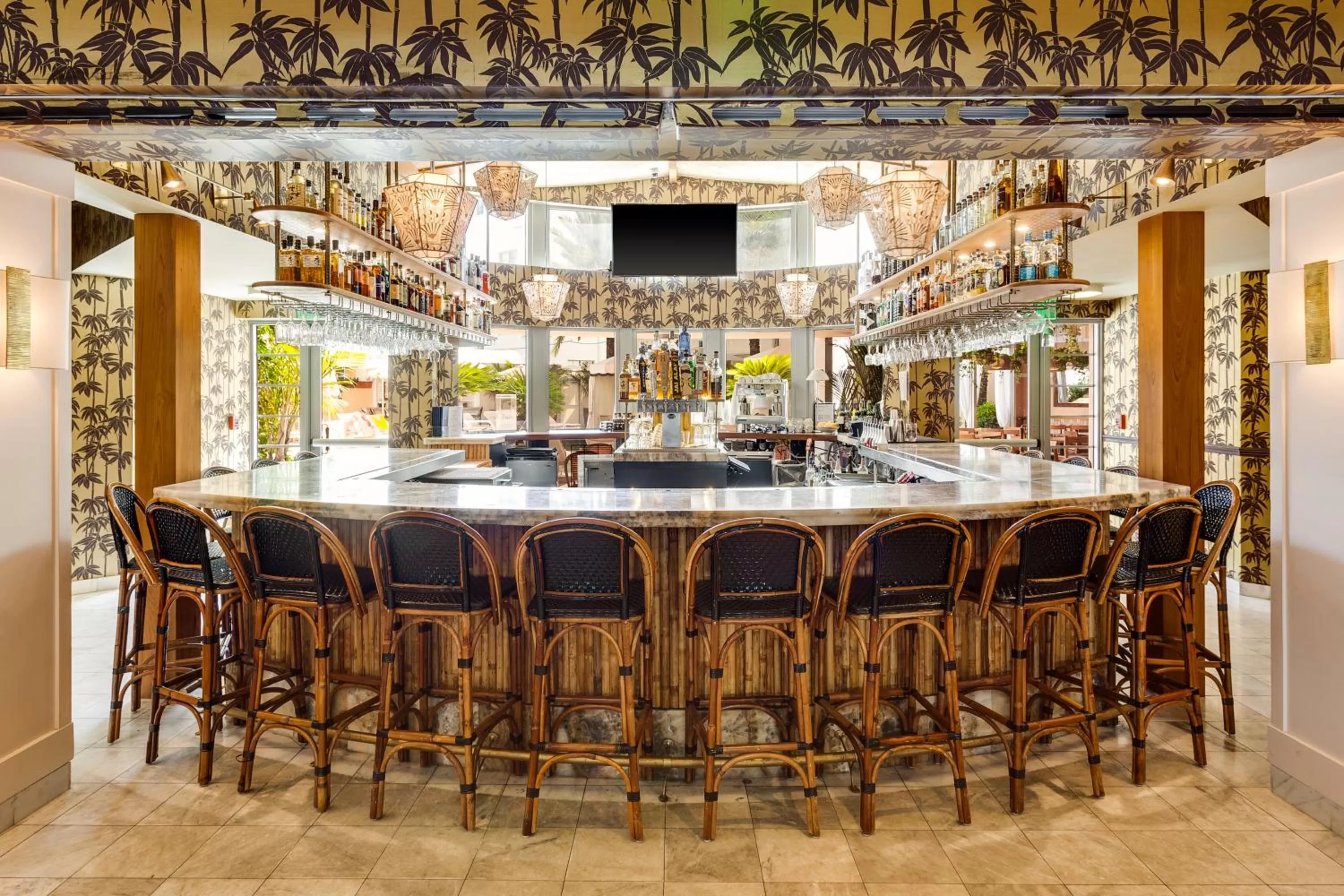 Lounge or bar in The Plymouth South Beach