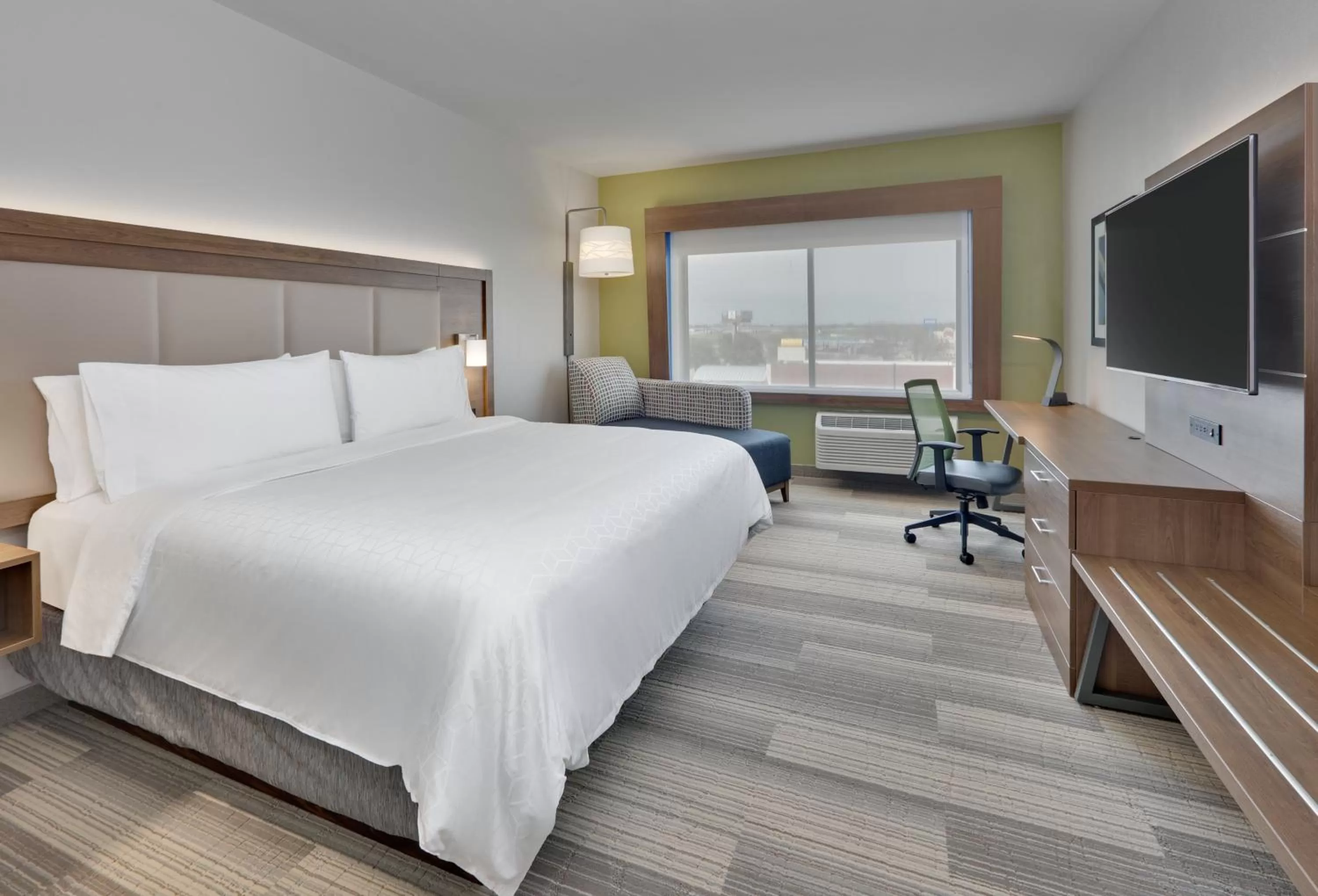 Photo of the whole room, Bed in Holiday Inn Express & Suites Fort Worth North - Northlake by IHG