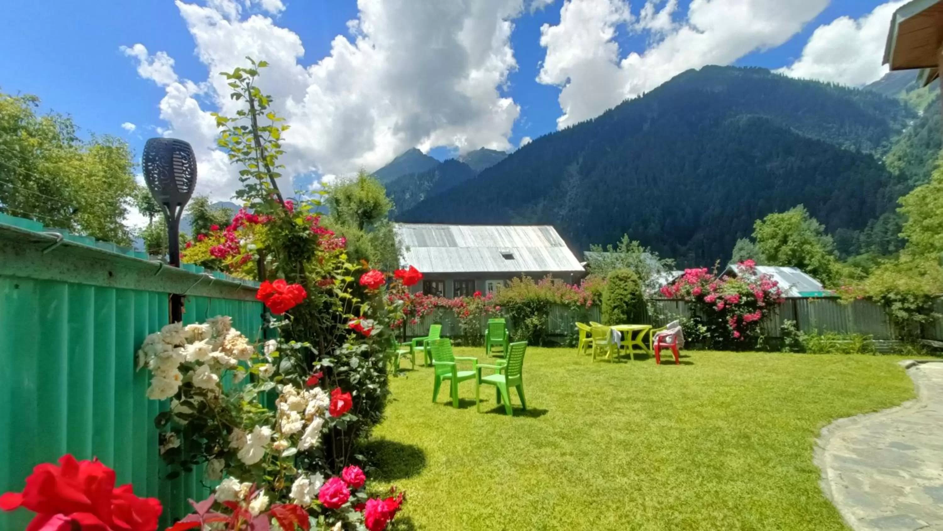 Natural landscape in Kolahoi Heights Guest House