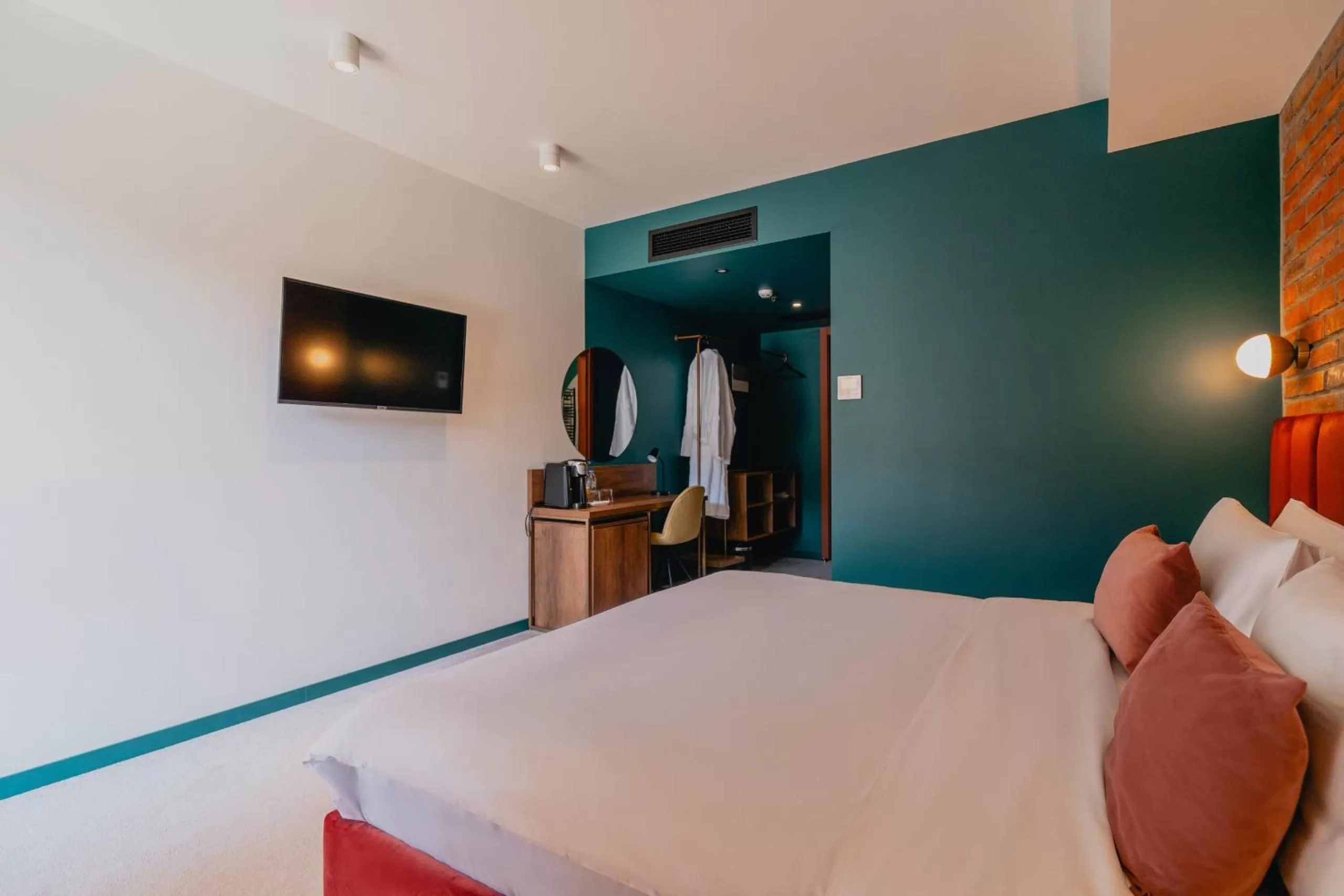 TV and multimedia, Bed in About Sololaki