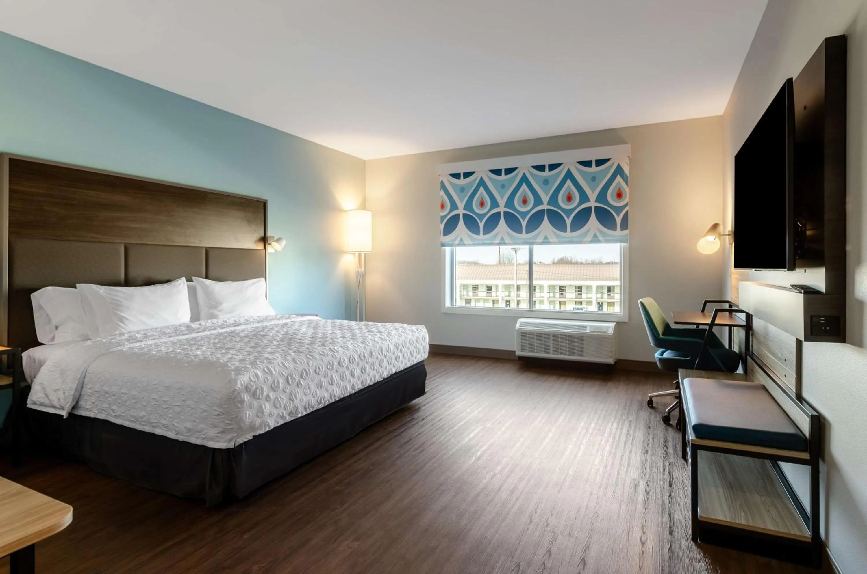 Bedroom, Bed in Tru By Hilton Christiansburg