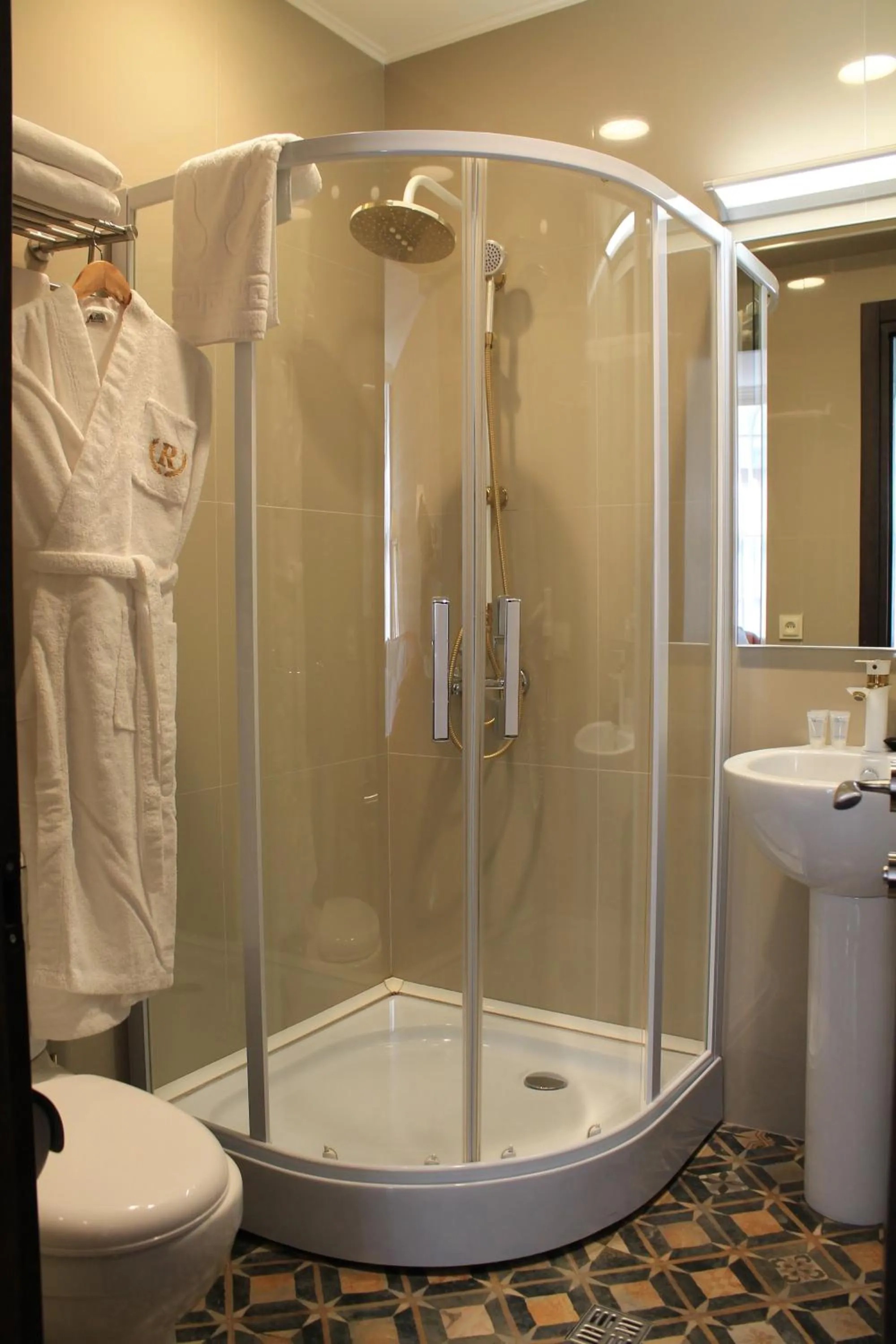 Shower in Redline Hotel