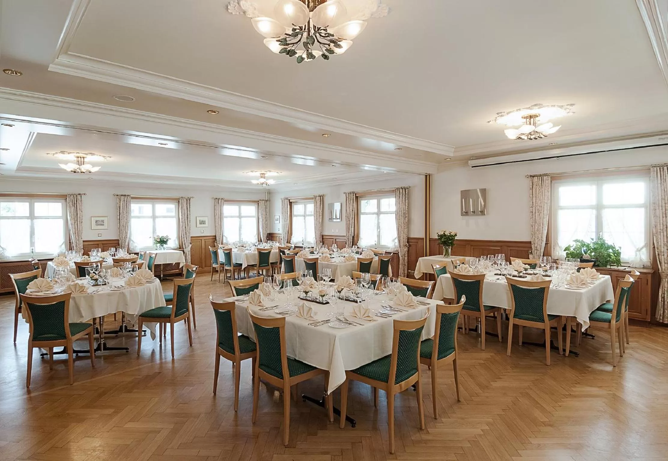 Restaurant/places to eat in Gasthof Eisenbahn