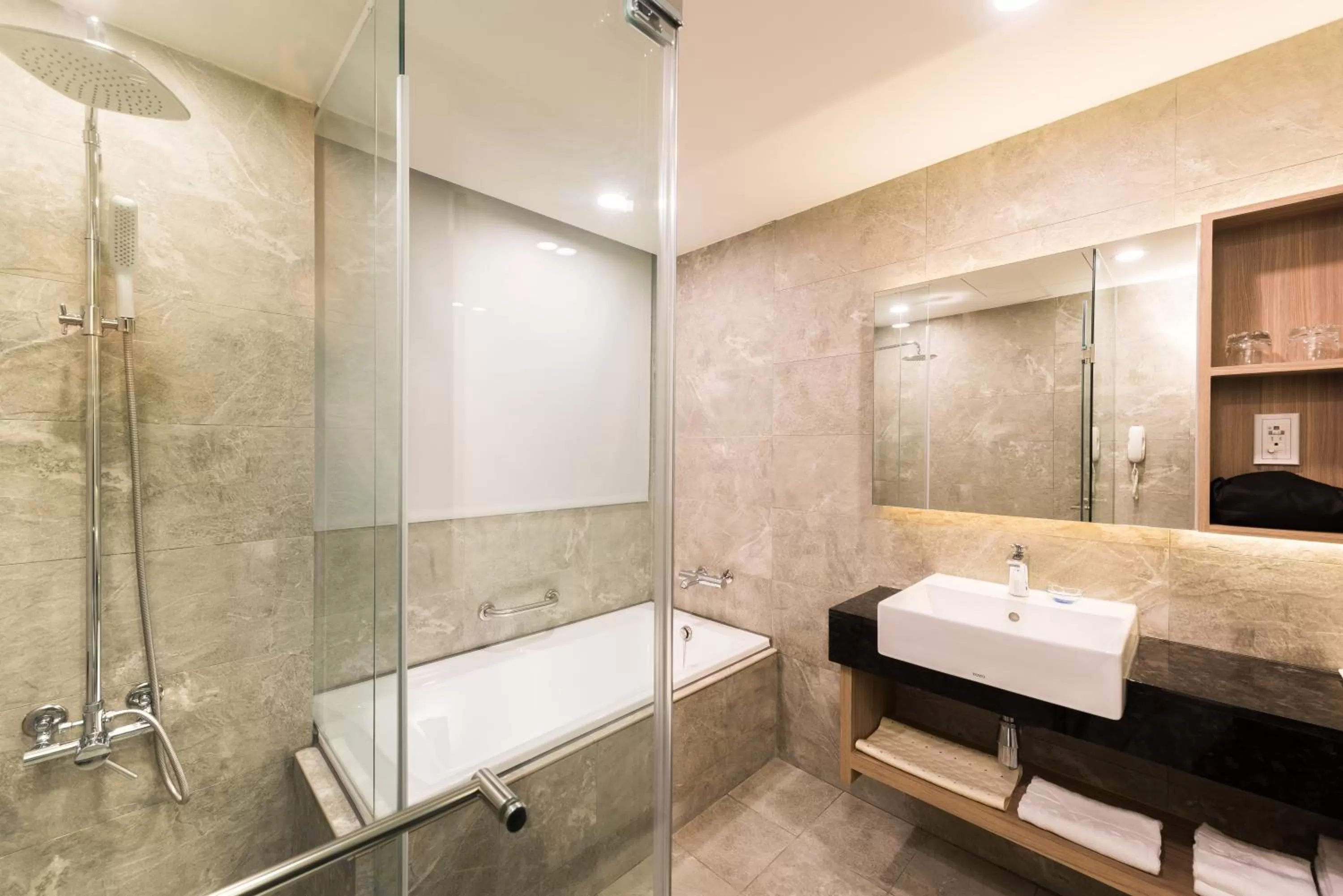 Bathroom in Shin Yuan Park Hotel