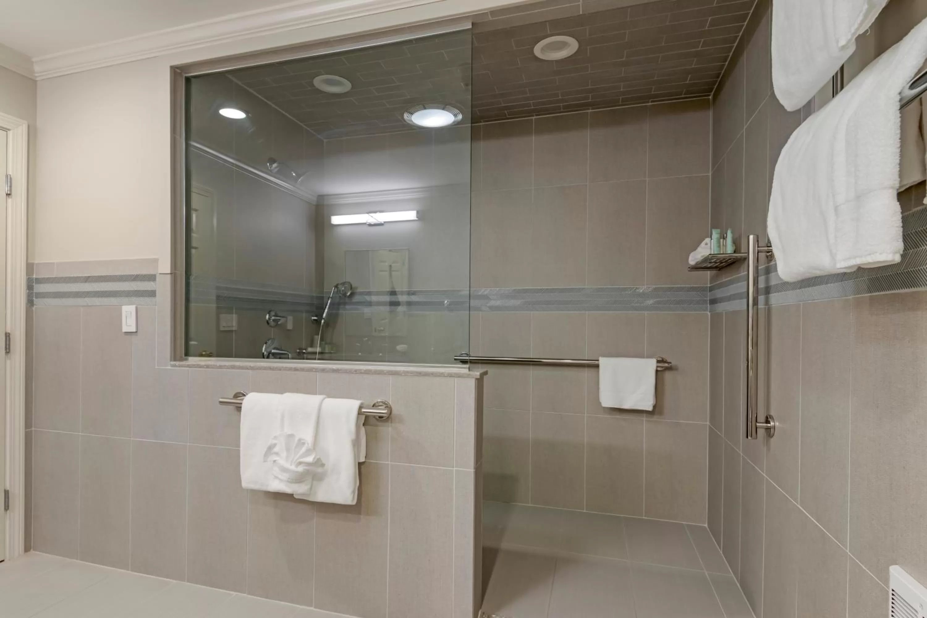 Bathroom in Union Bluff Hotel & Meeting House