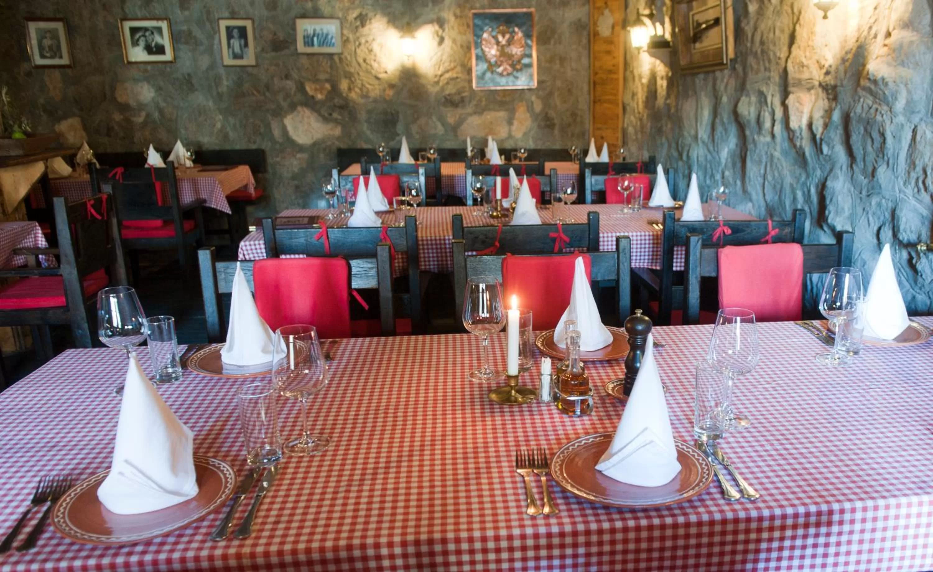 Restaurant/places to eat in Hotel Crnogorska Kuća