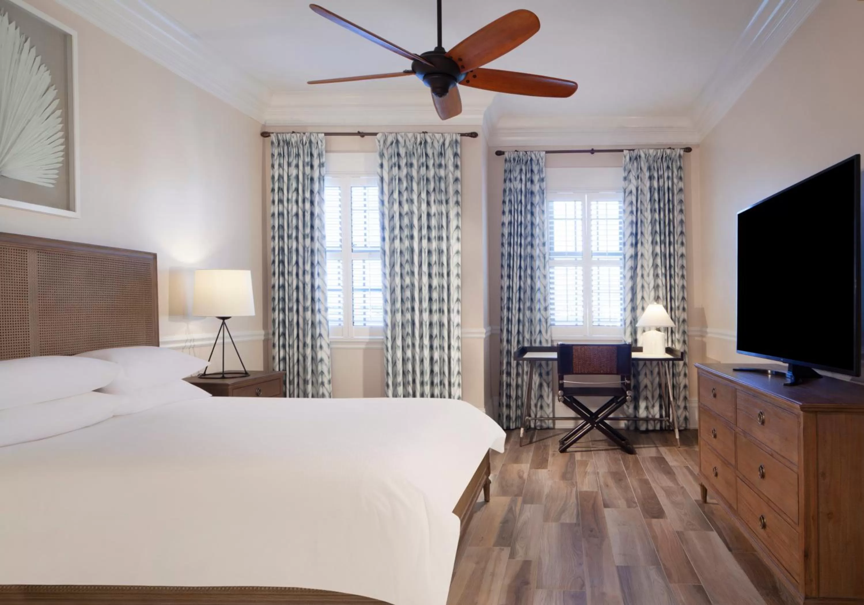 Bed in Pier House Resort & Spa