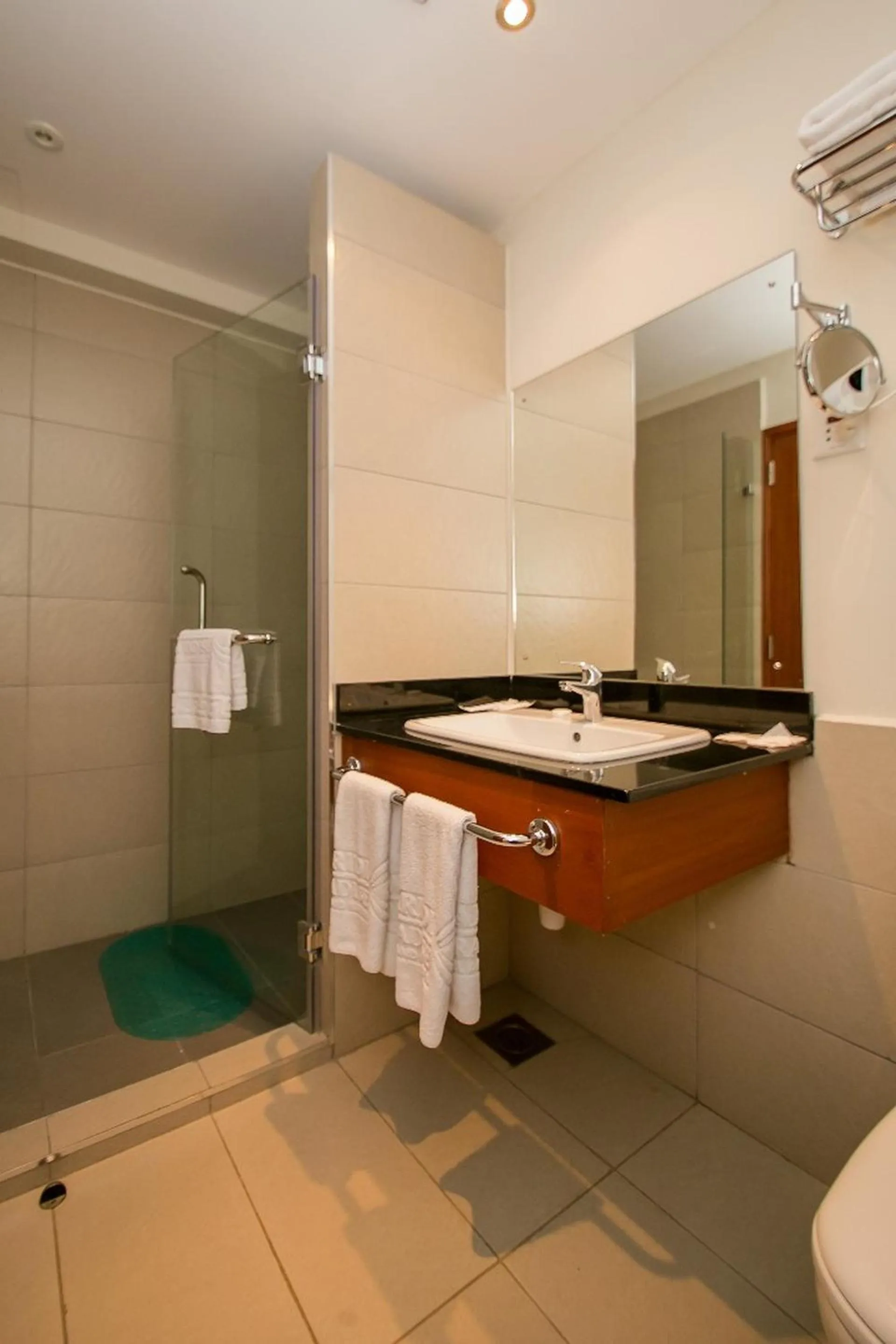 Bathroom in Waridi Paradise Hotel and Suites