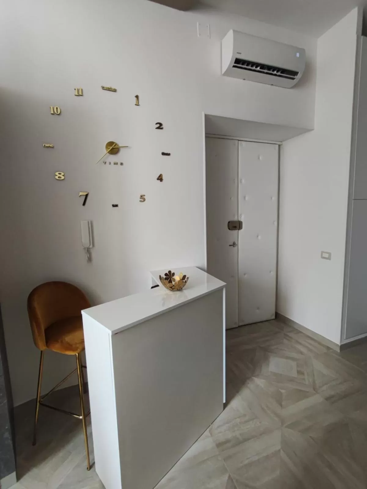 Kitchen/Kitchenette in Twin Towers Naples Luxury