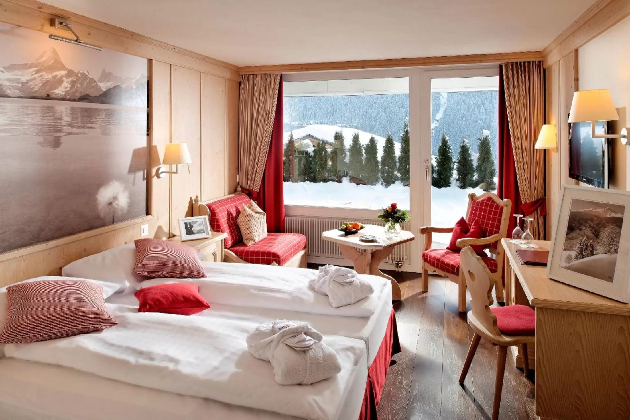 Photo of the whole room, Bed in Hotel Spinne Grindelwald