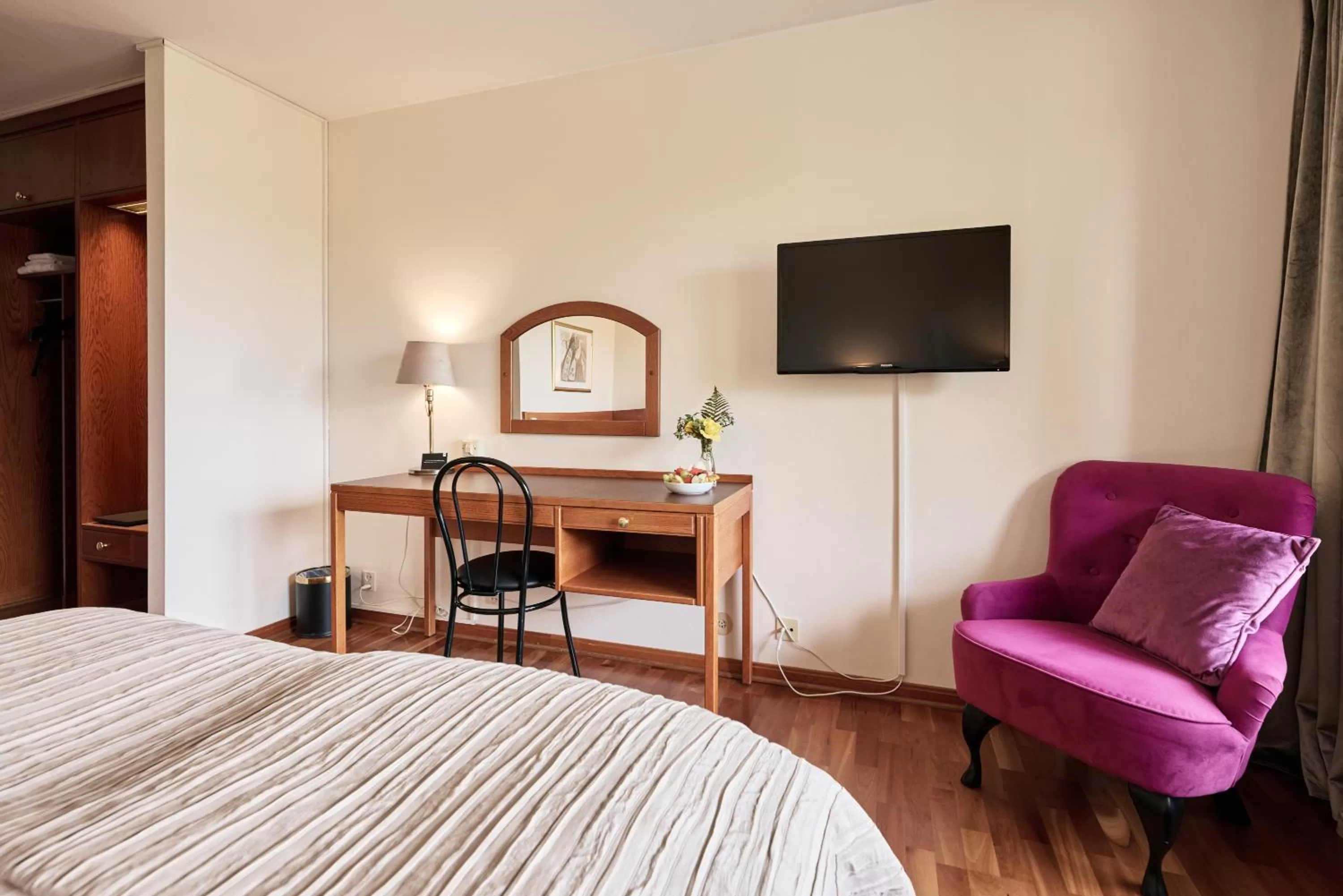 Property building, Bed in First Hotel Bengtsfors