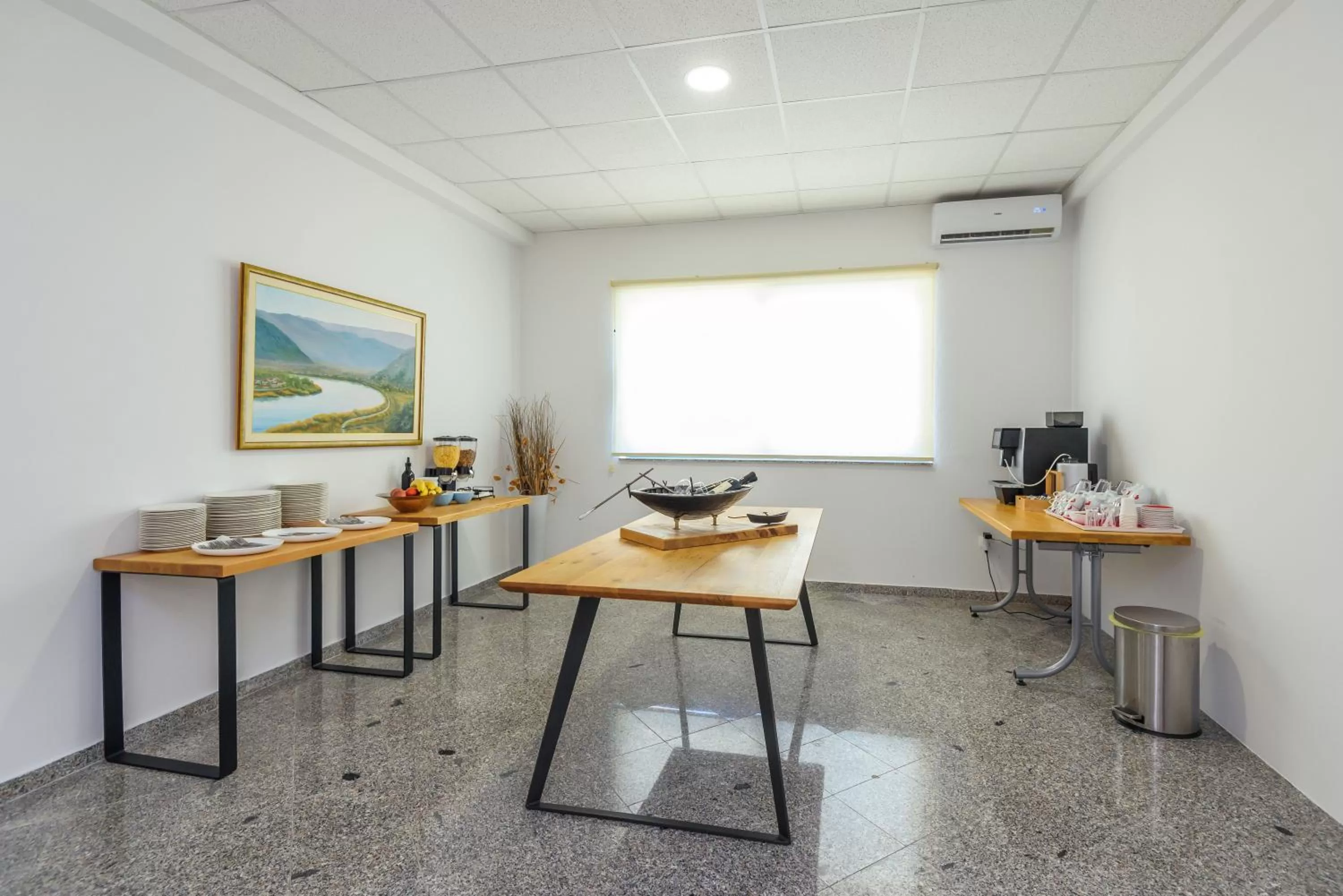 Food and drinks in Boutique rooms Kican