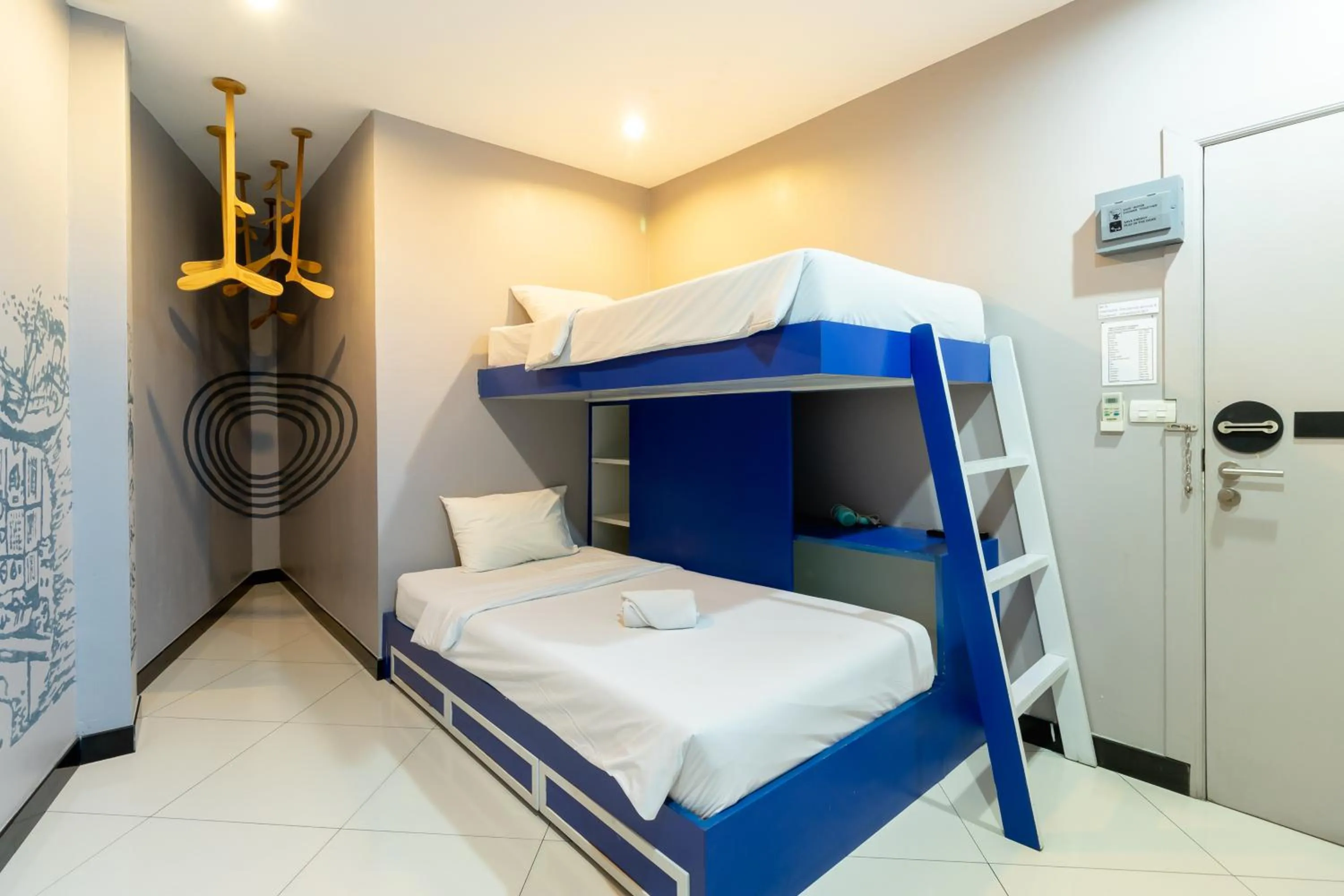 Bed in The Secret Service