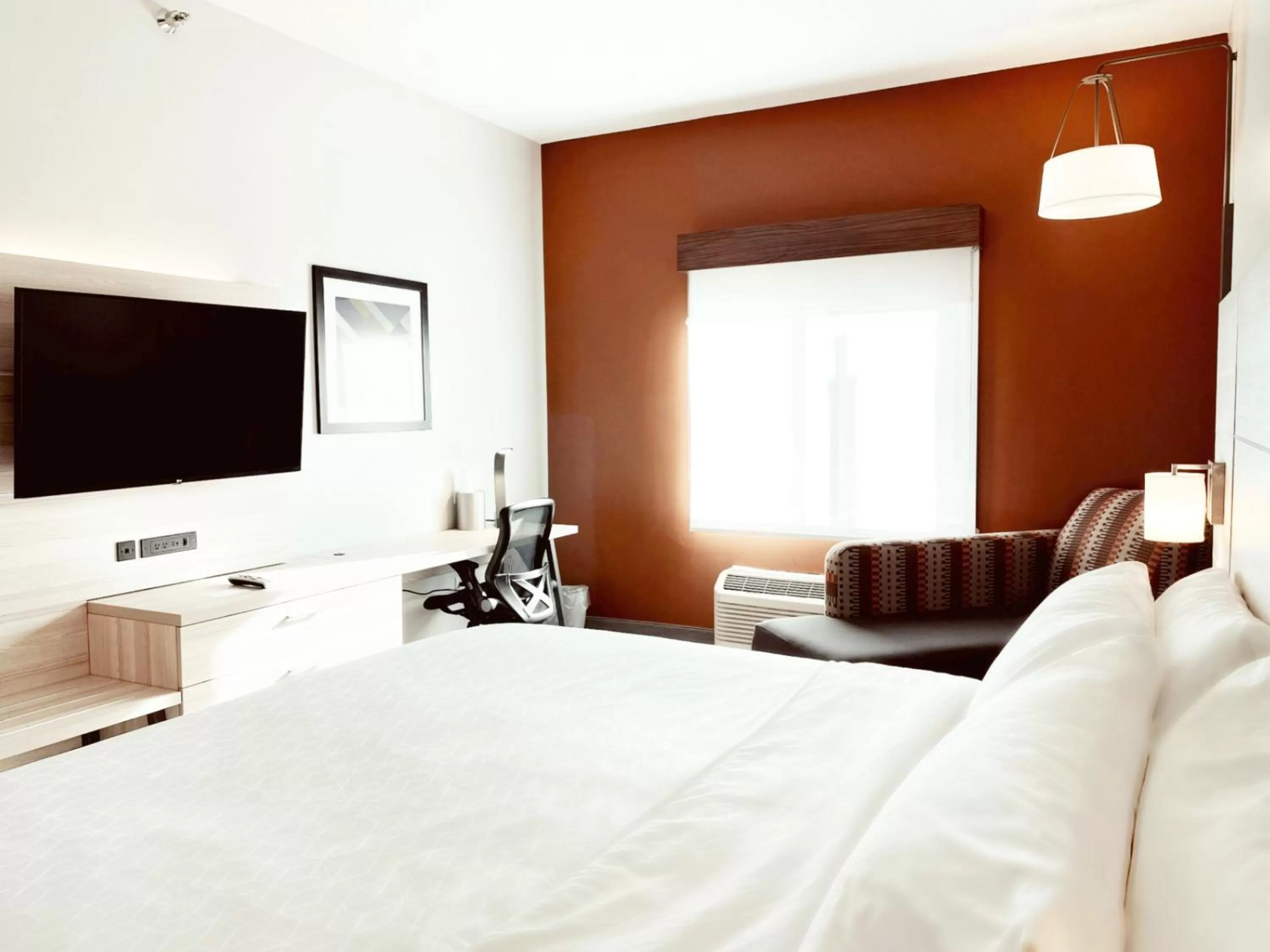 Bedroom, Bed in Holiday Inn Express Hotel & Suites Logansport by IHG