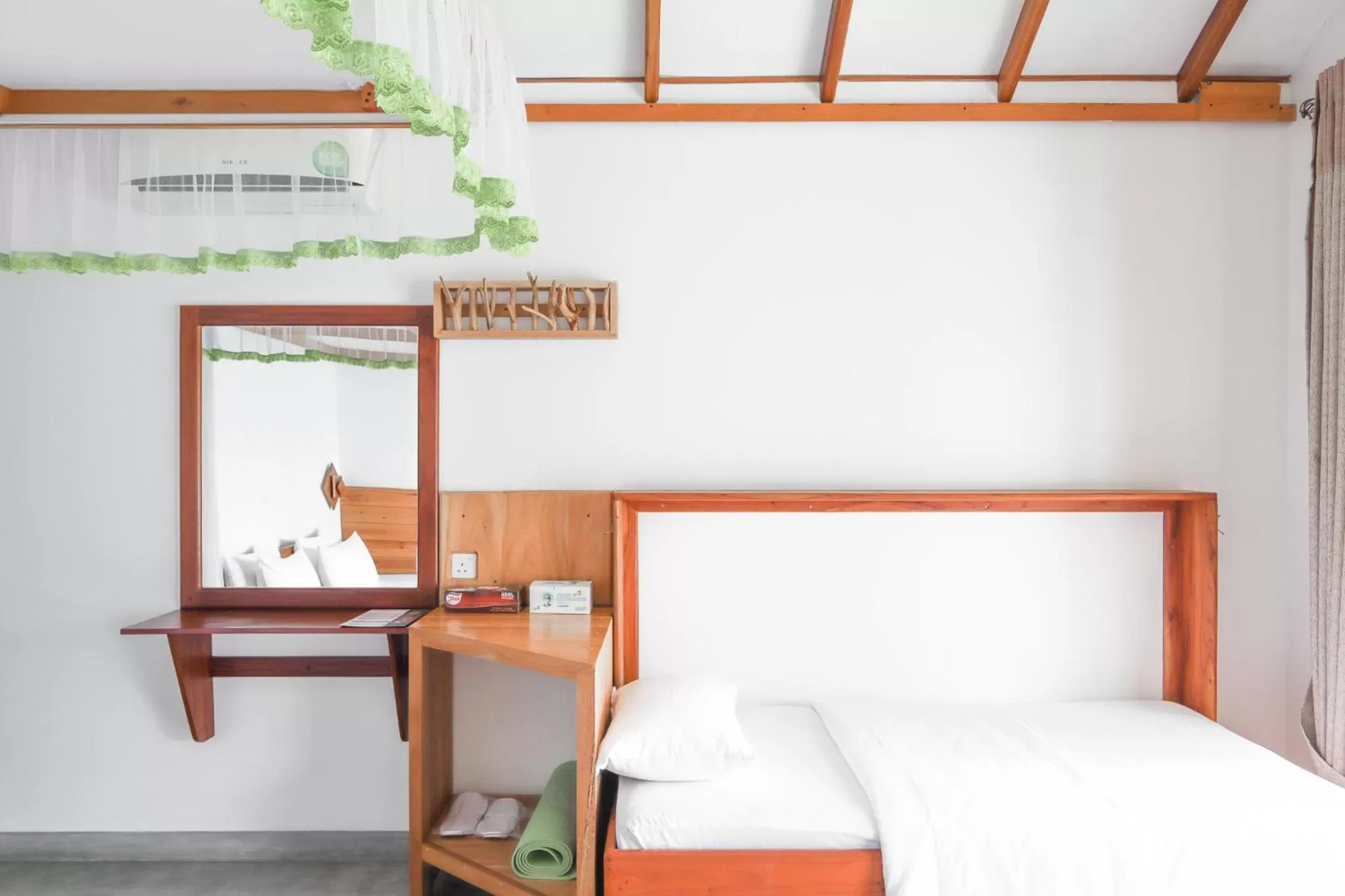 Bedroom, Bed in The One Ella