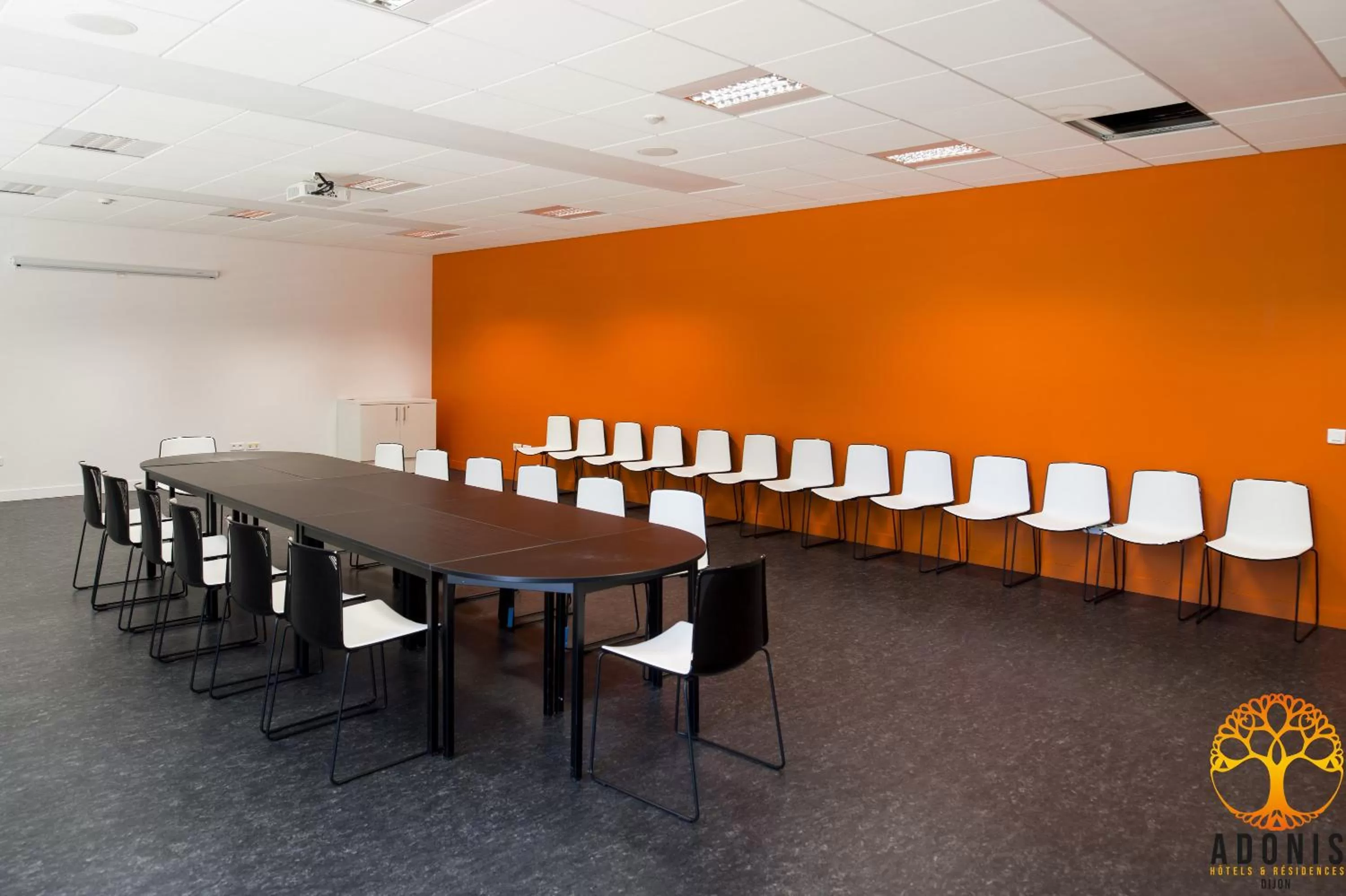 Adonis Dijon Maison Internationale