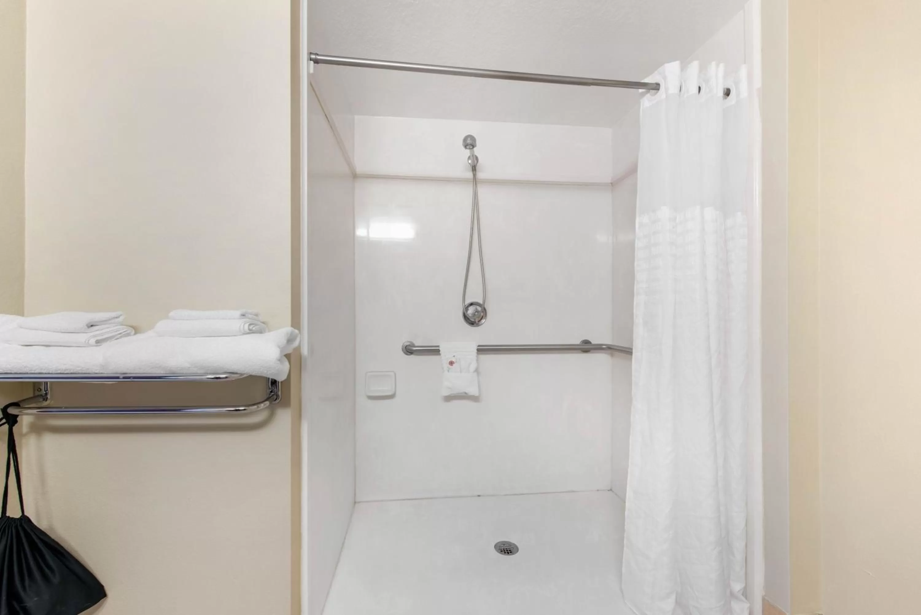 Shower in Comfort Inn & Suites Tavares North