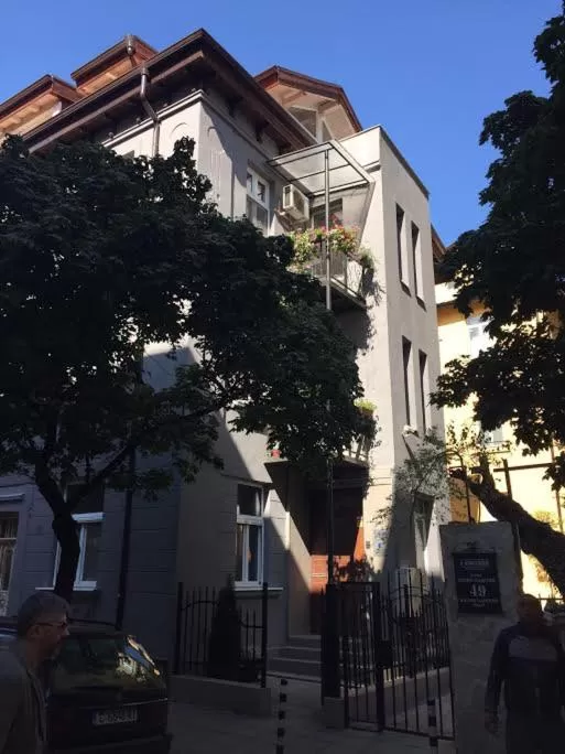 Property building in Art 'Otel