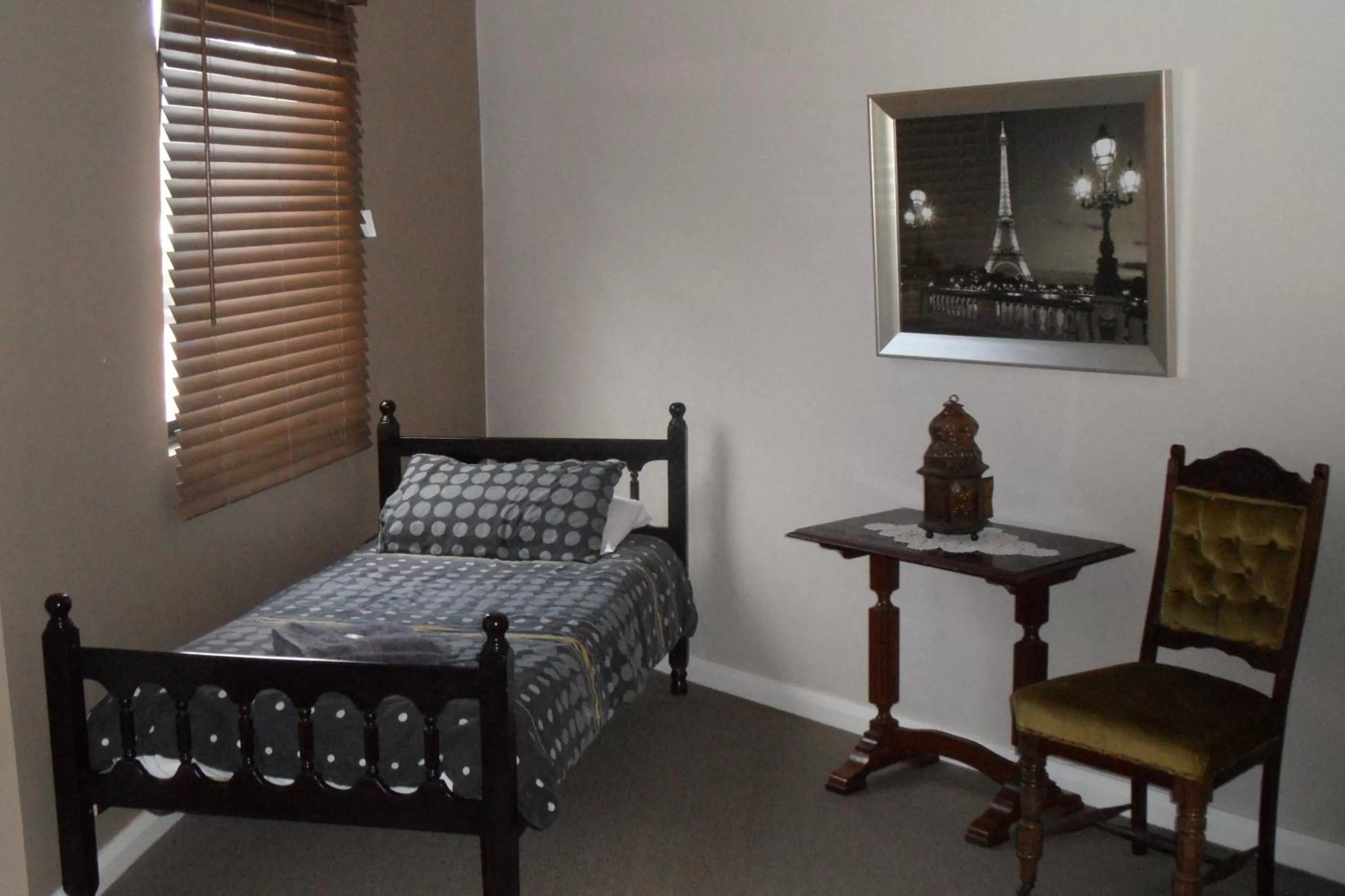 Photo of the whole room, Bed in 31 on the Terrace