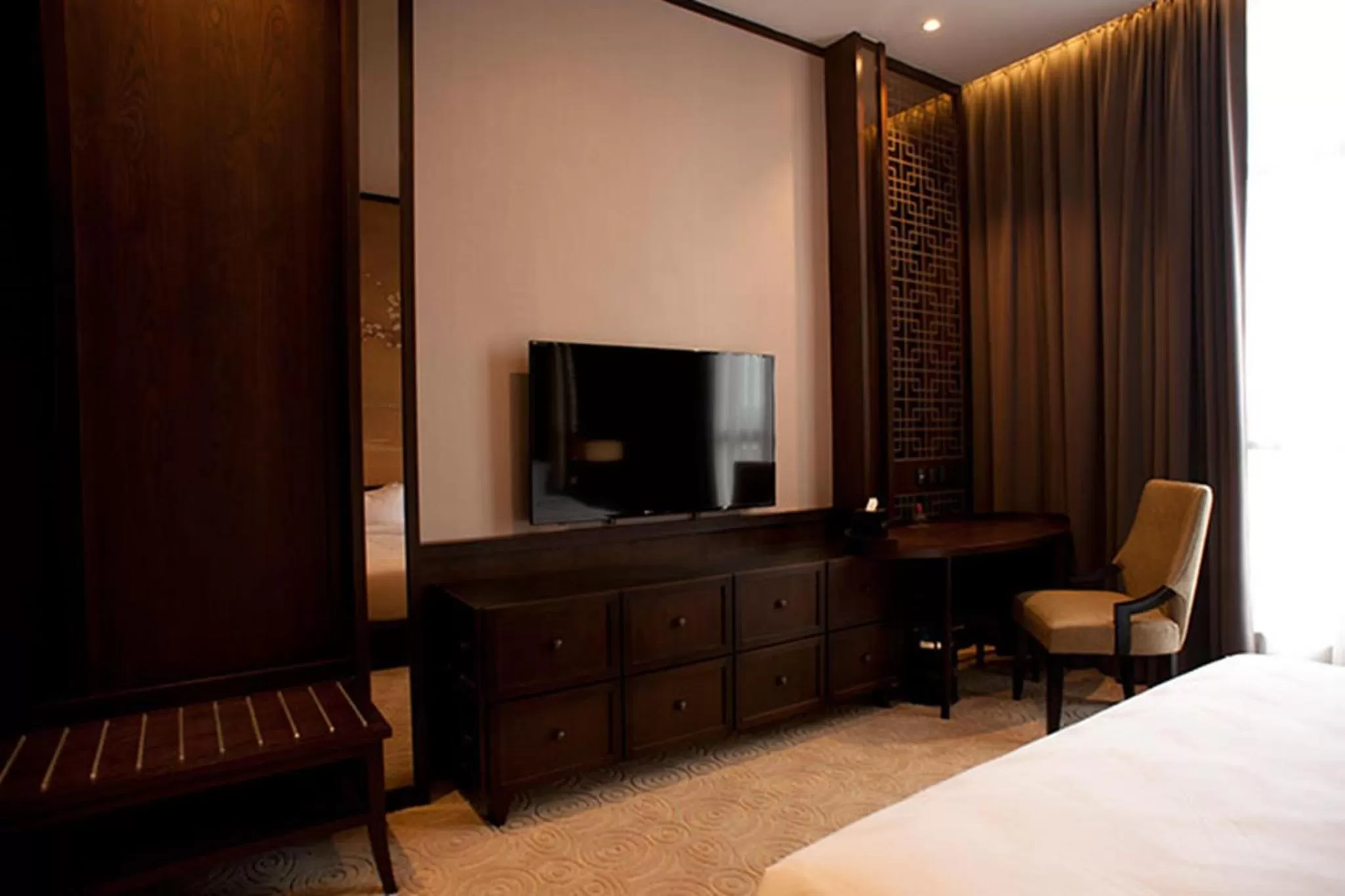 TV and multimedia, Bed in Vangohh Eminent Hotel & Spa