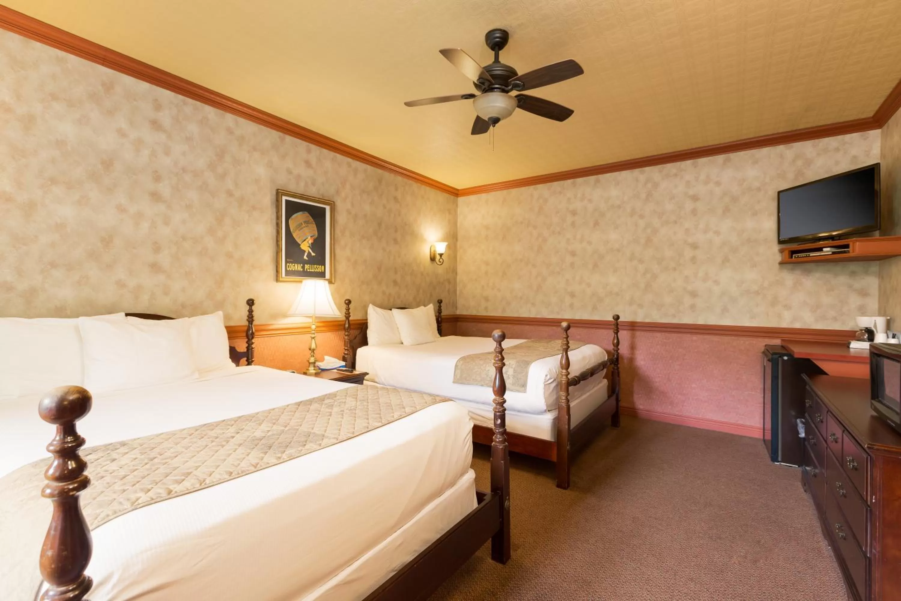 Bed in The Blue Heron Inn