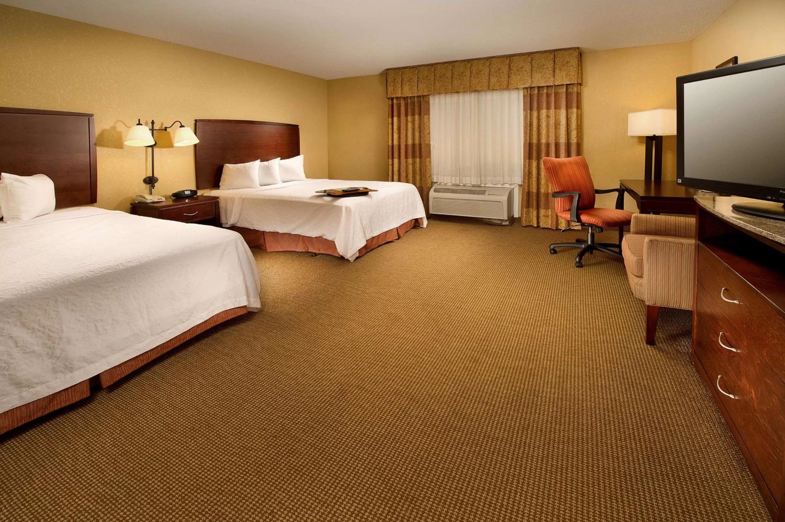 Bedroom, Bed in Hampton Inn and Suites San Antonio Airport