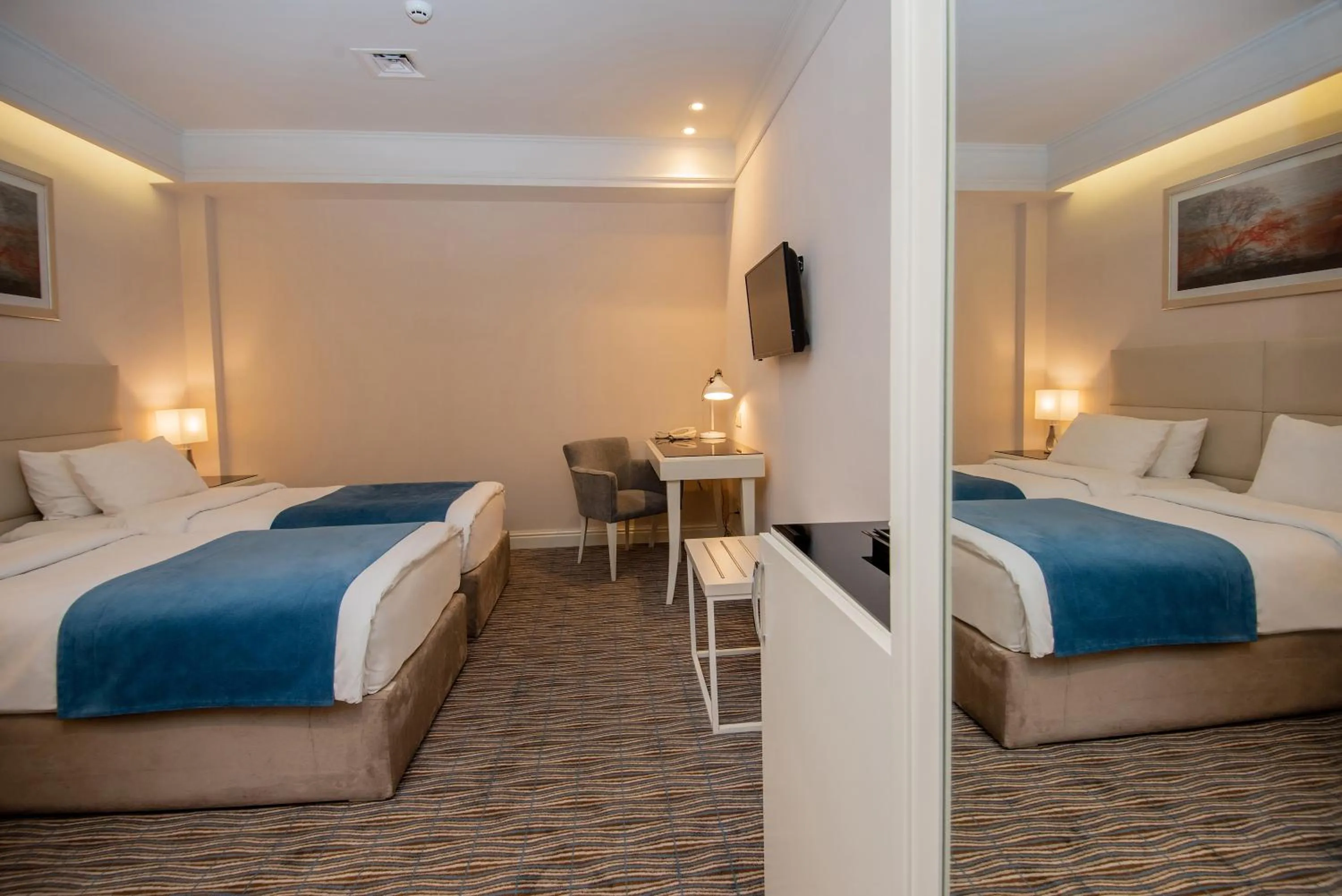 Bedroom, Bed in City Avenue Hotel