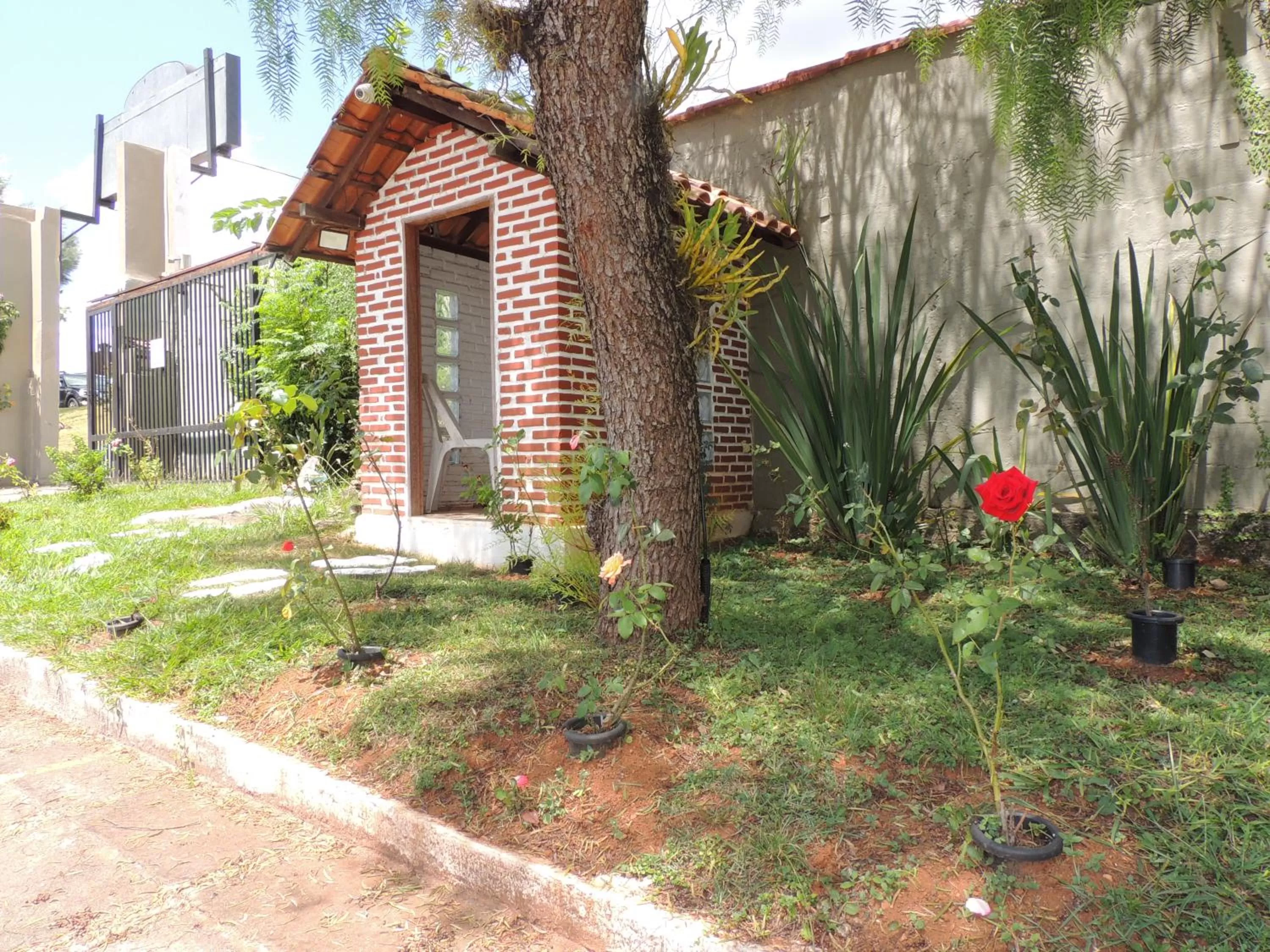 Property building, Garden in Pousada Caminho Dos Sinos