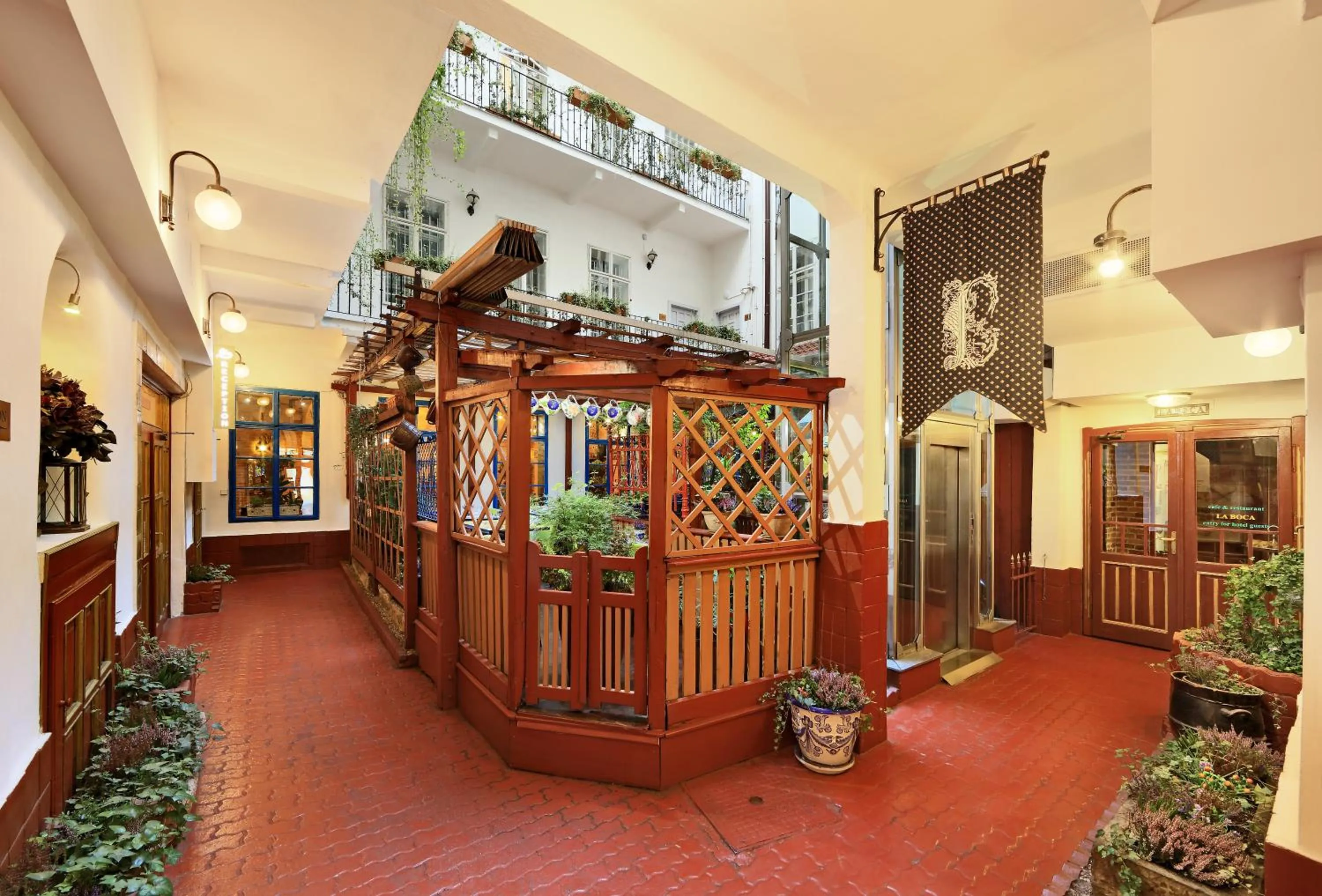 Patio in Hotel Salvator