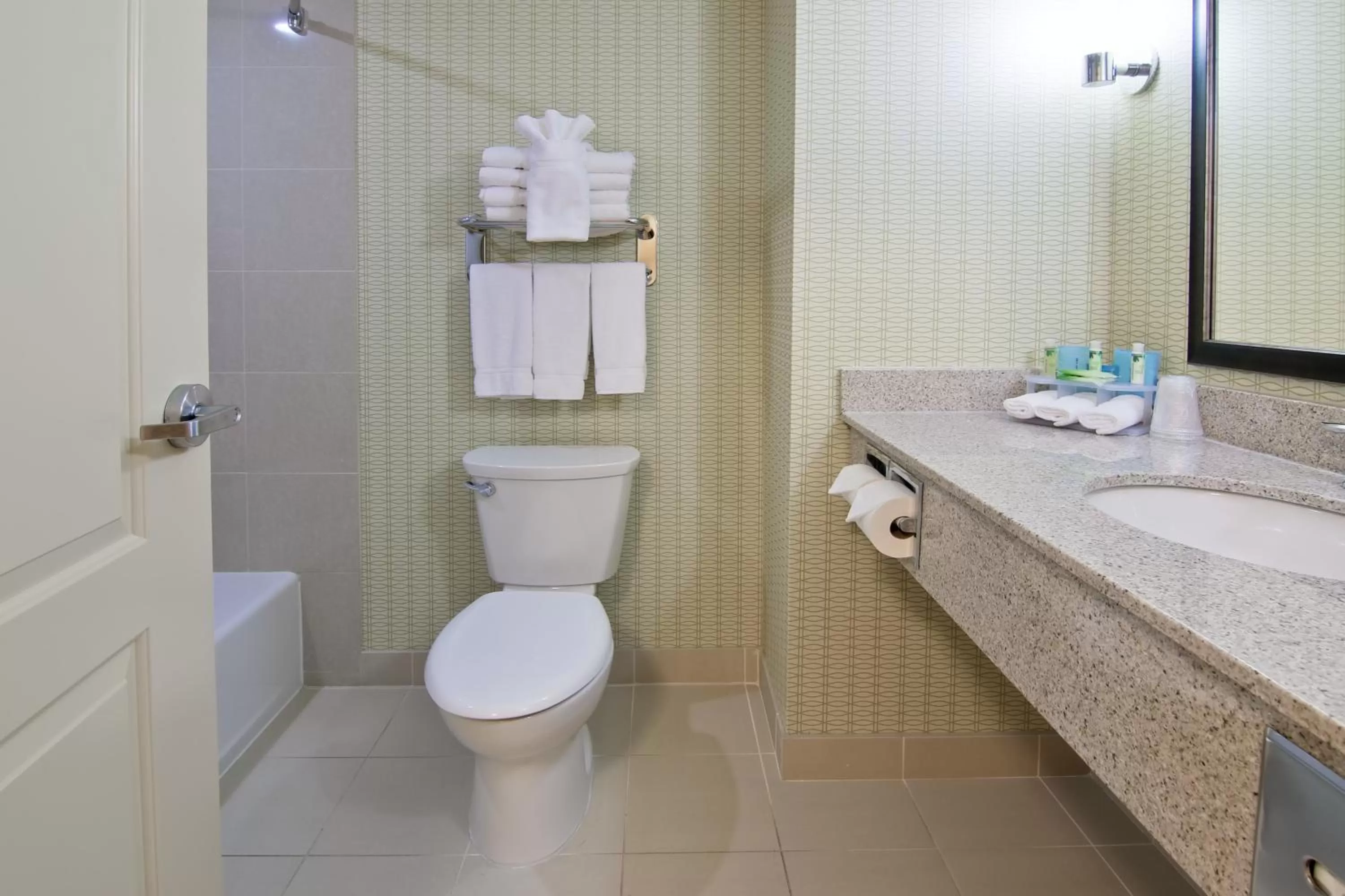 Photo of the whole room in Wingate by Wyndham Fort Saskatchewan