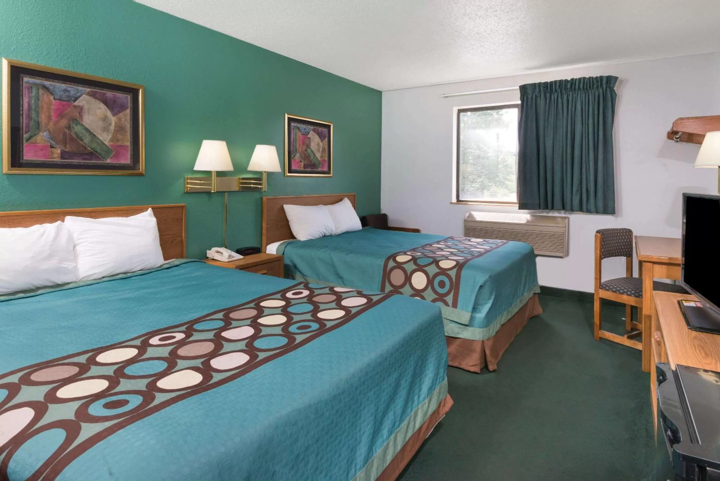 Photo of the whole room, Bed in Super 8 by Wyndham New Stanton