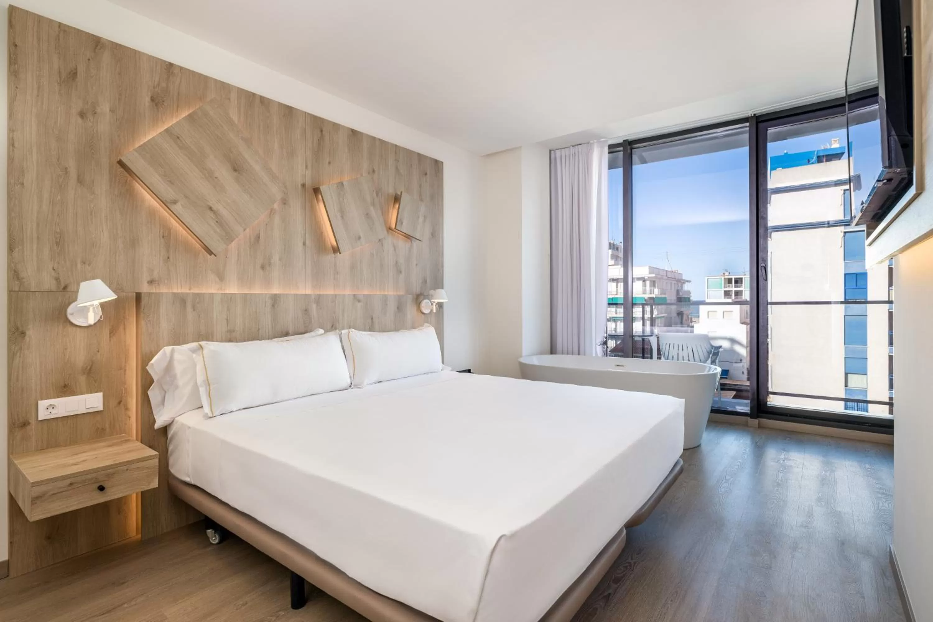 Photo of the whole room, Bed in Senator Gandia