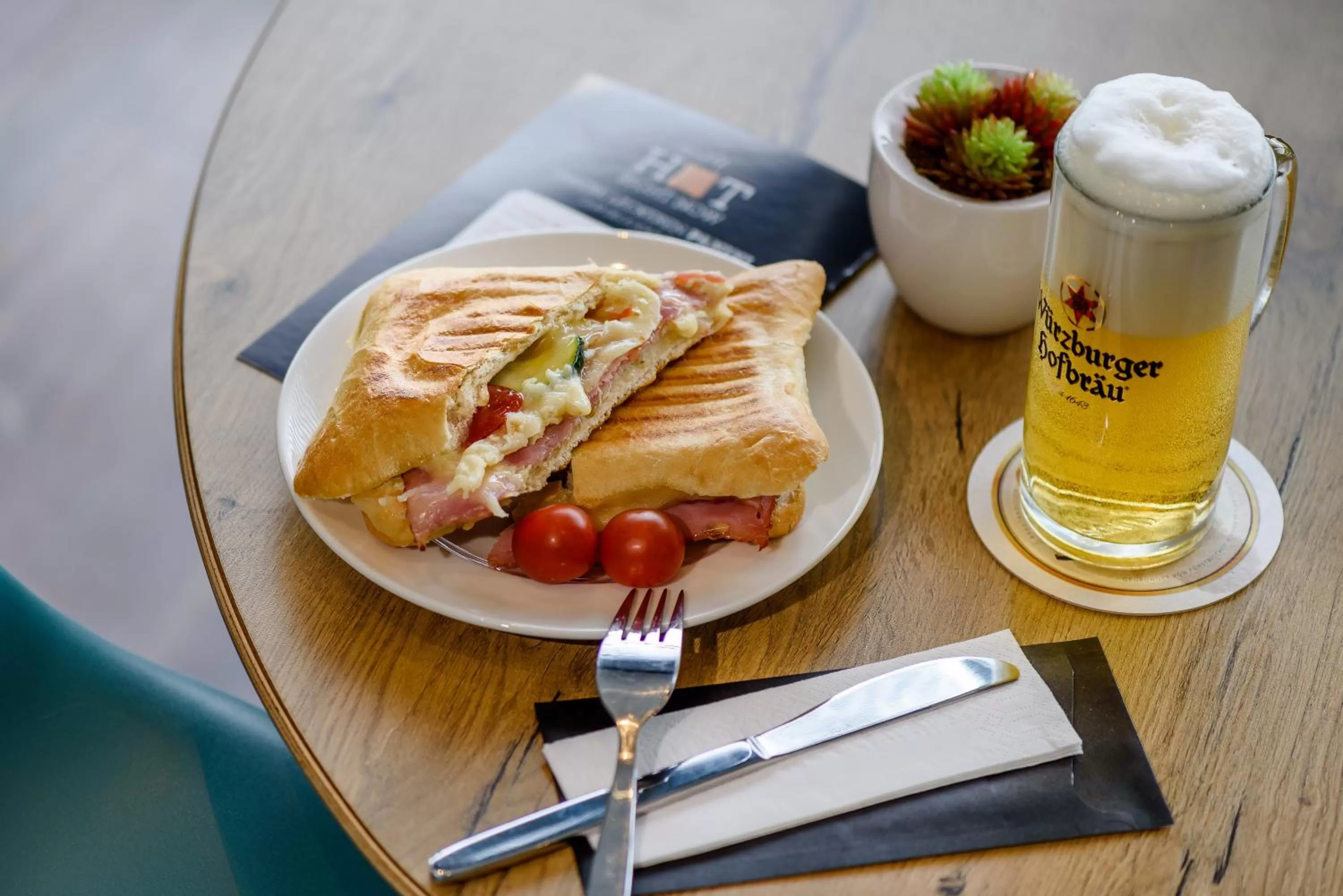 Lounge or bar in ibis Hotel Würzburg City