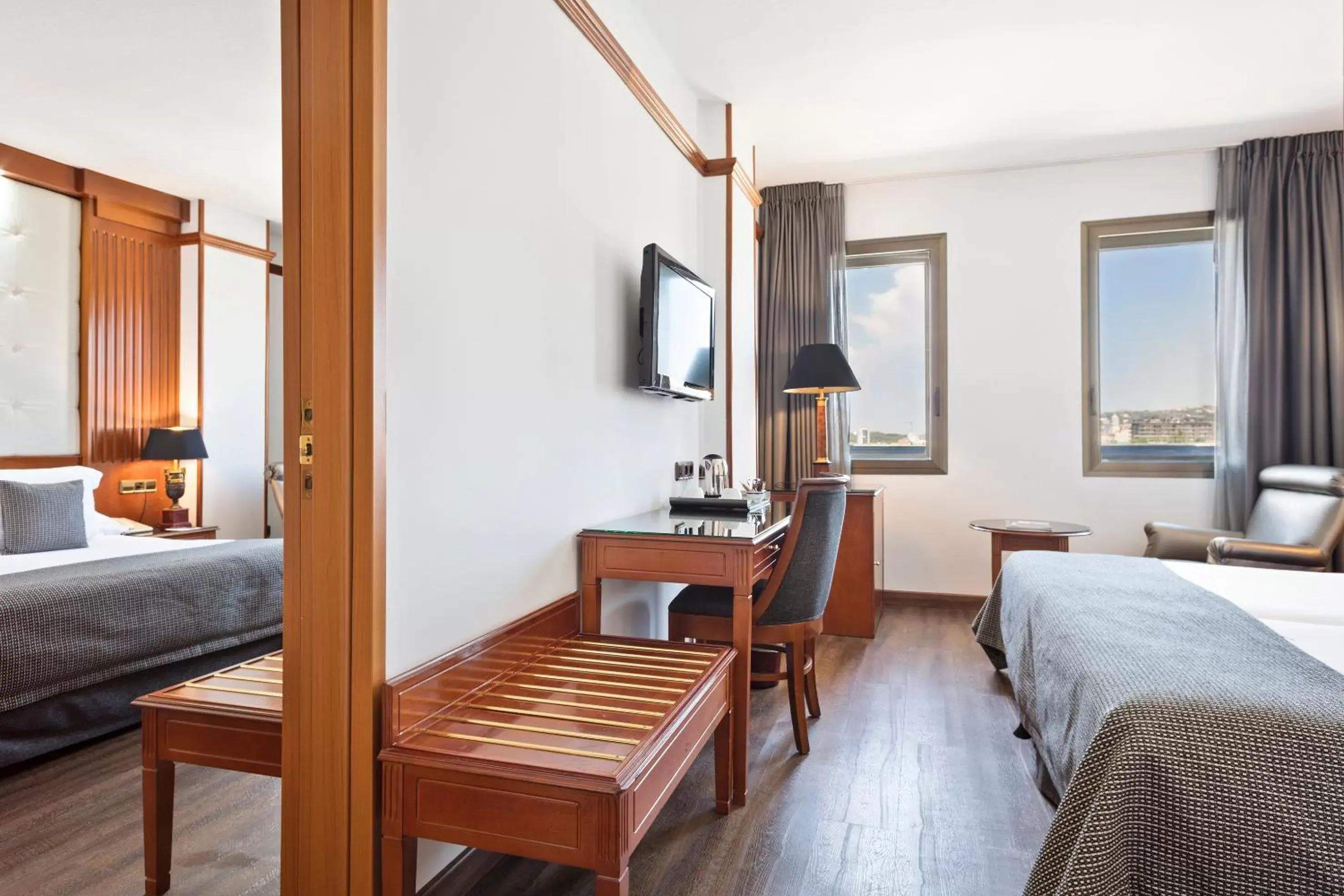 Superior Double Room in Best Western Premier CMC Girona Superior Double Room in Best Western Premier CMC Girona