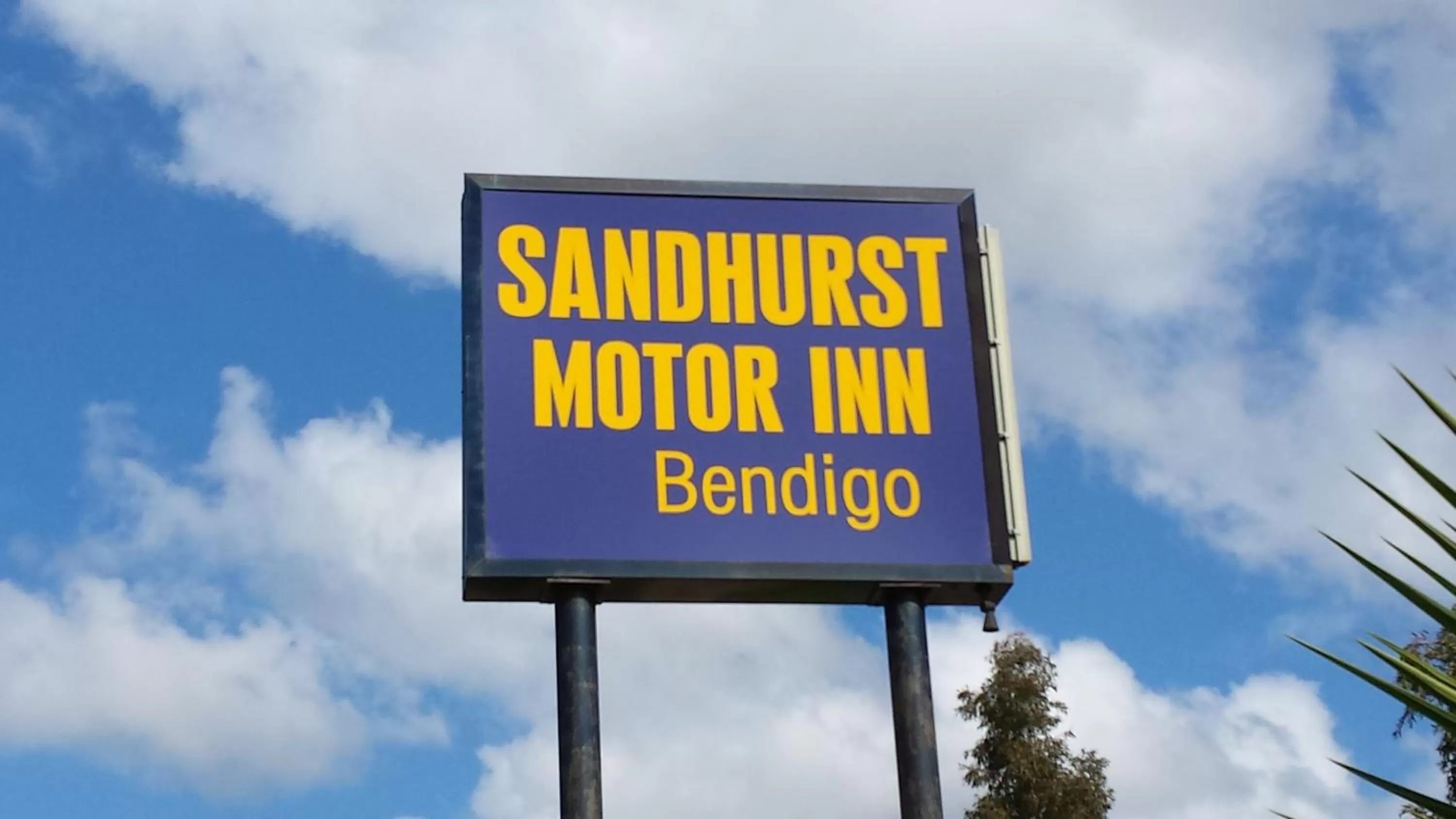 Property logo or sign in Sandhurst Motor Inn Bendigo