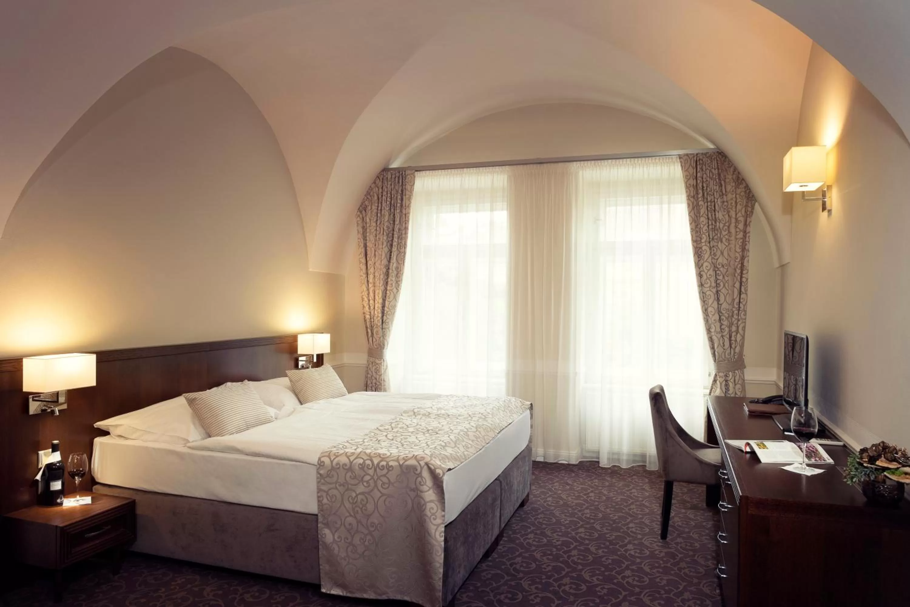 Other, Bed in Hotel Ambassador