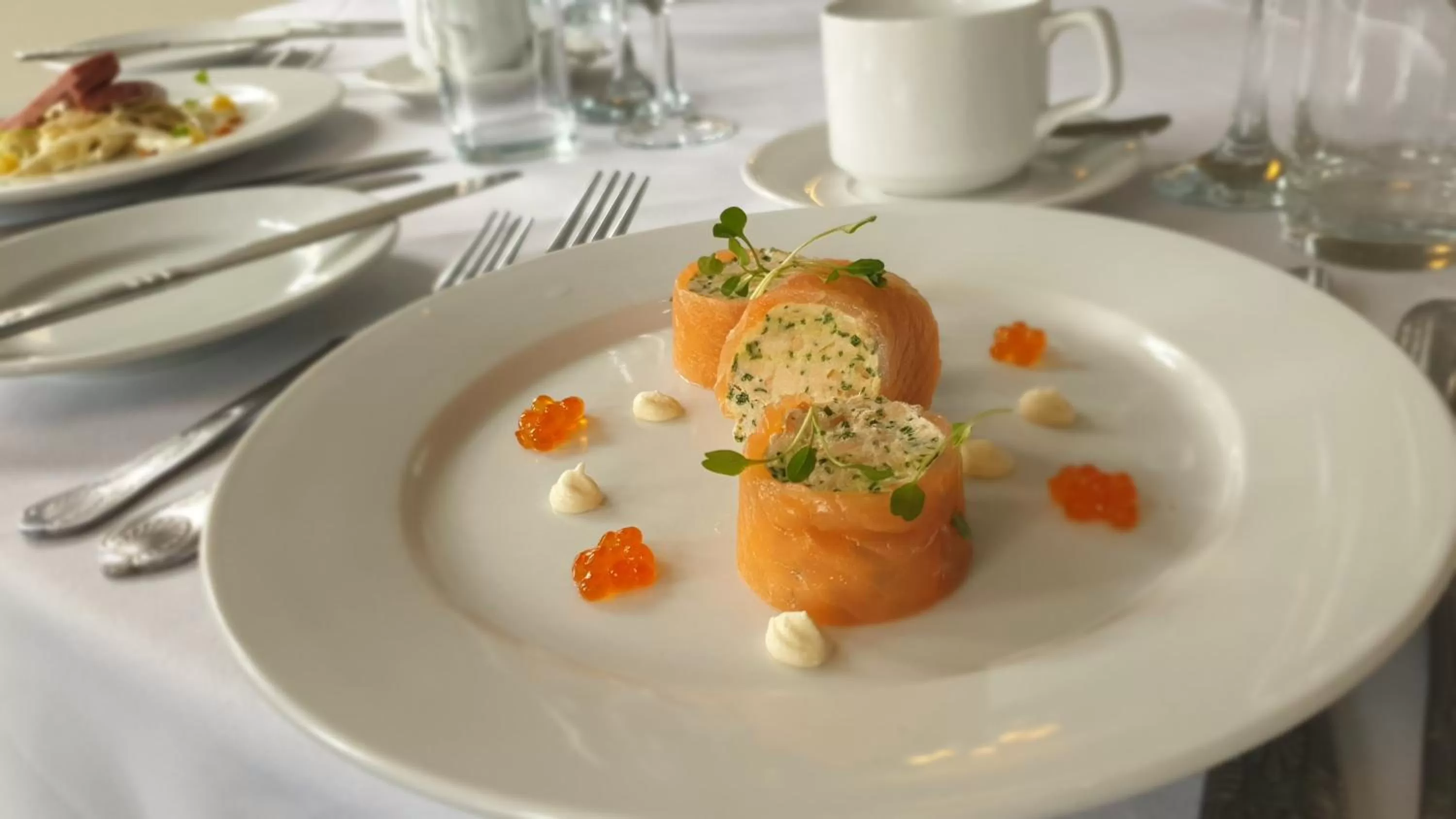 Restaurant/places to eat in De Rougemont Manor