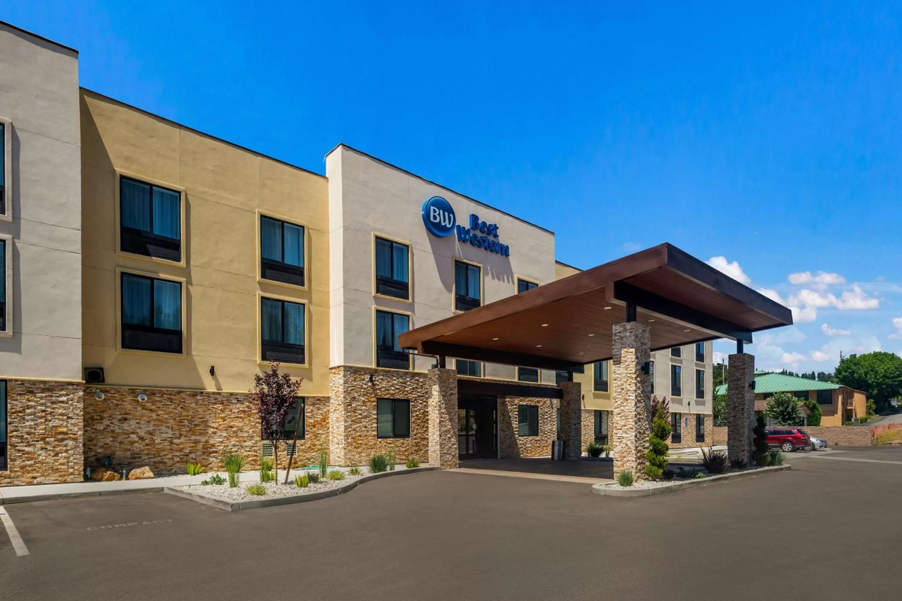 Property building in Best Western Colfax