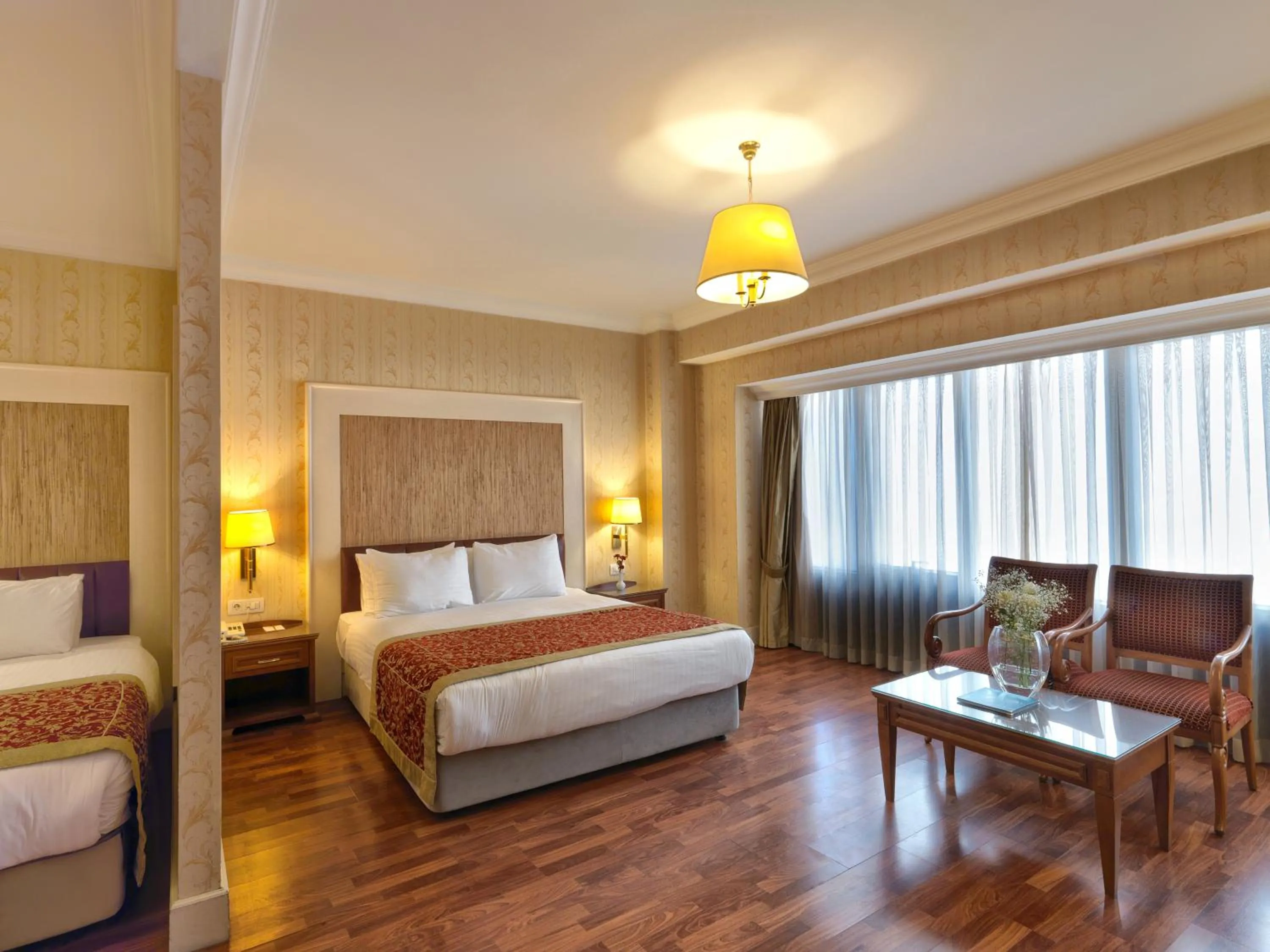 Bed in Taksim Metropark Hotel