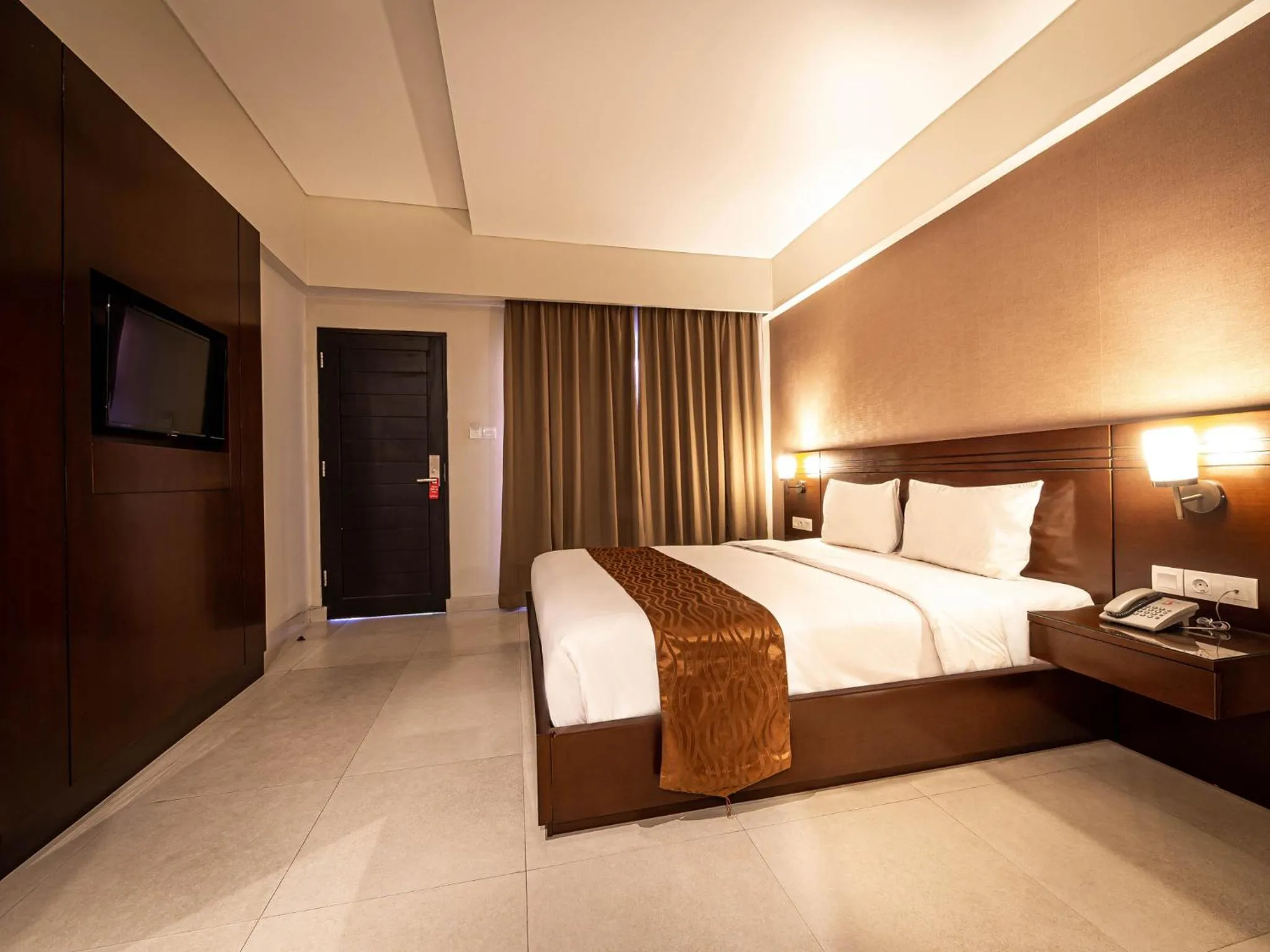 Toilet, Bed in Yulia Beach Inn Kuta