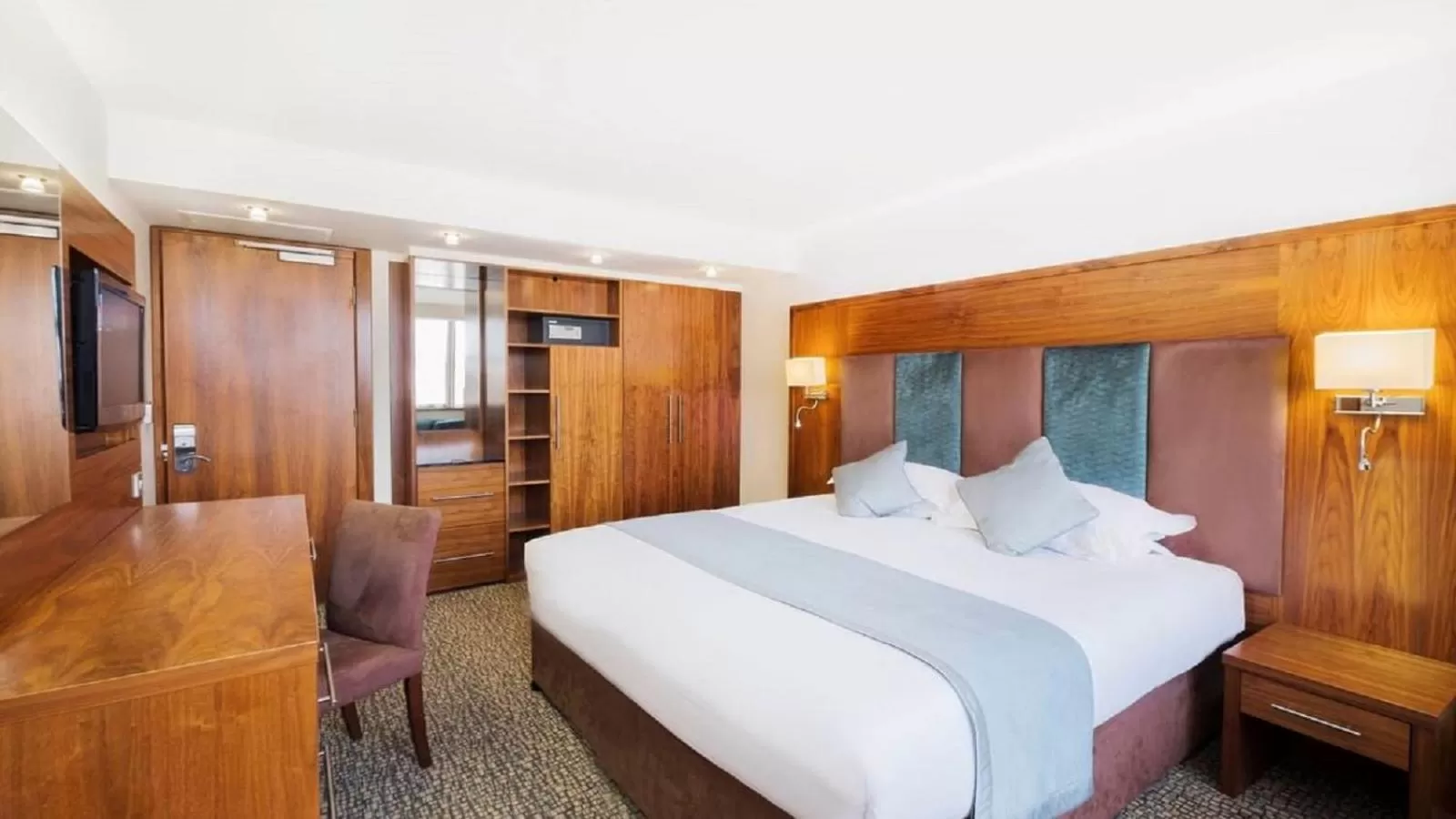 Bedroom, Bed in The View Hotel