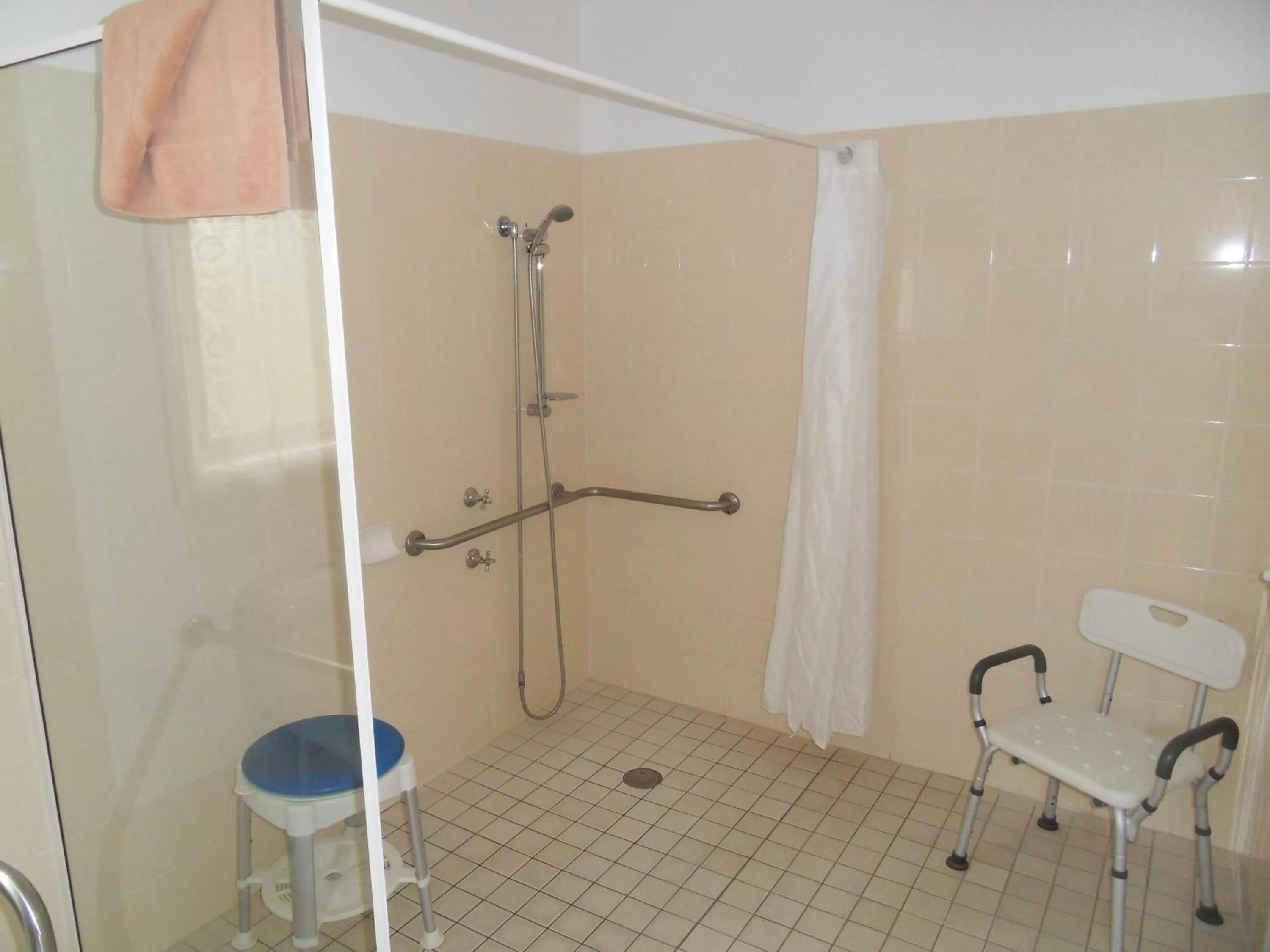 Shower in Swaggers Motor Inn