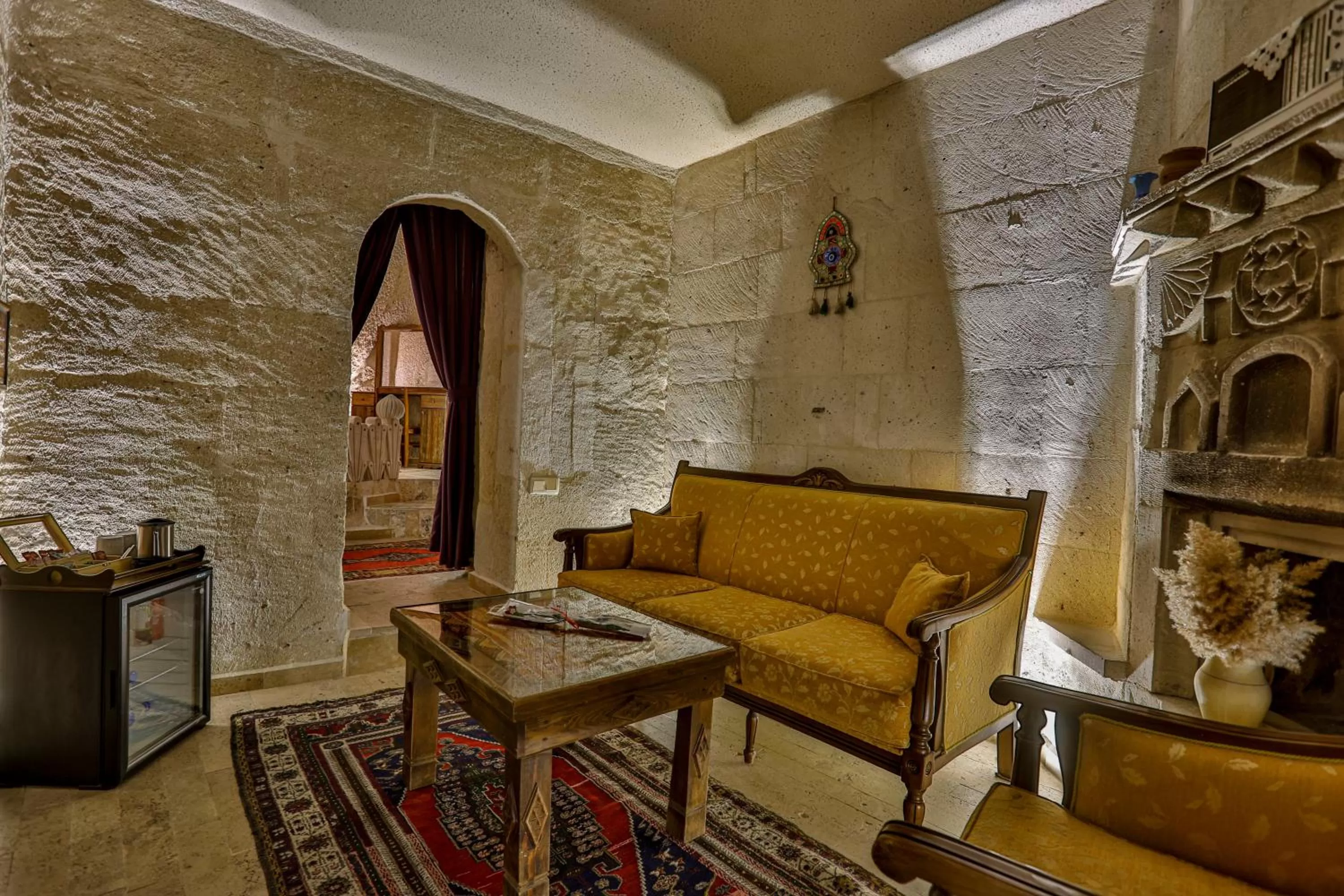Living room in Hidden Cave Hotel