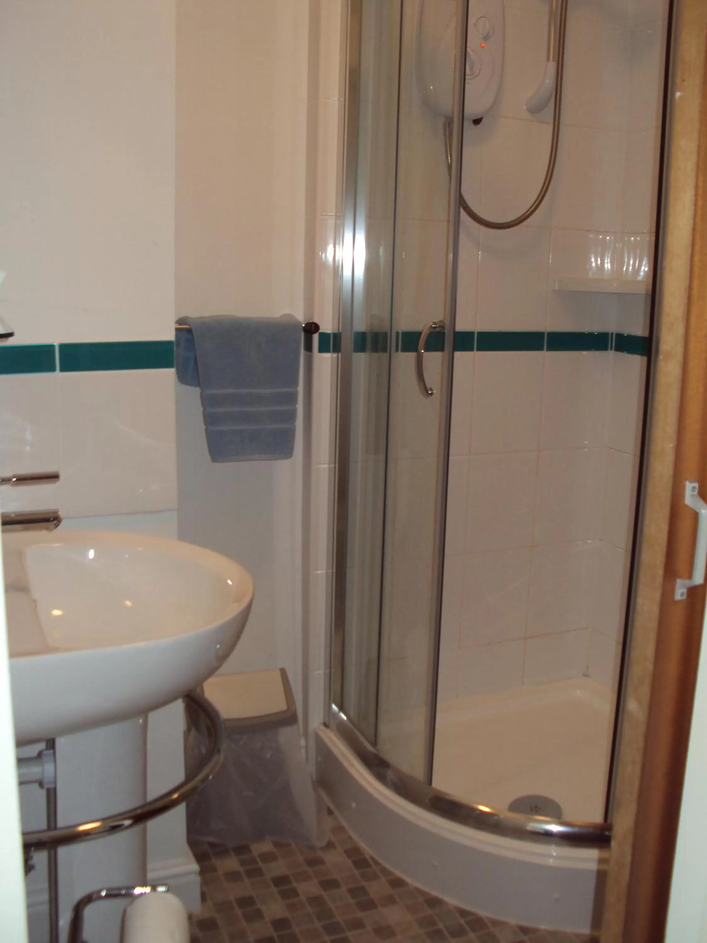 Bathroom in Mountbatten Hotel