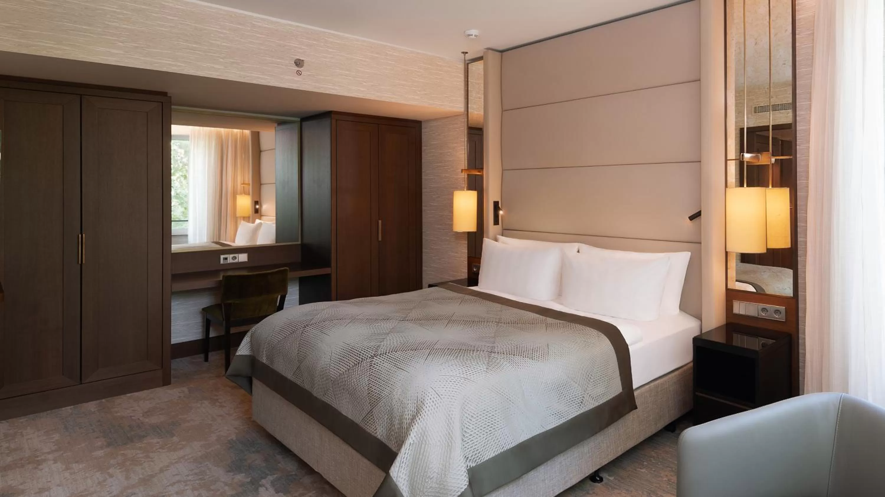 Staff, Bed in InterContinental Berlin by IHG